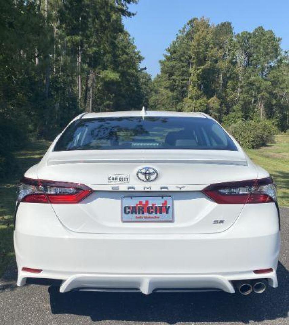 2022 /Black Toyota Camry SE (4T1G11AKXNU) with an 2.5L L4 DOHC 16V engine, 8-Speed Automatic transmission, located at 9146 Ocean Hwy West, Calabash, NC, 28467, (910) 579-1110, 33.928635, -78.576157 - 2022 Toyota Camry SE - Photo#3