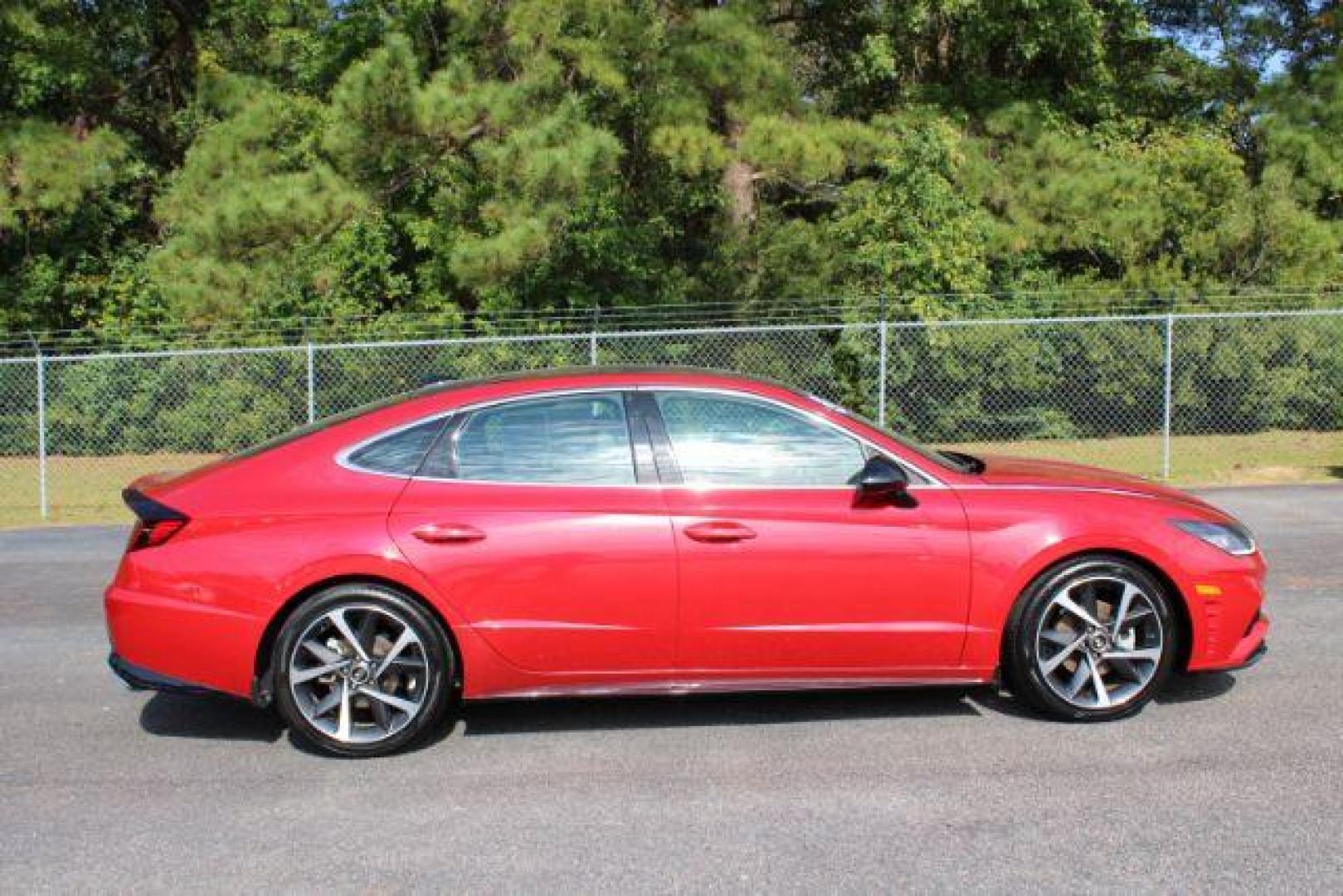 2022 Hyundai Sonata SEL Plus (5NPEJ4J24NH) with an 1.6L L4 DOHC 16V engine, 8-Speed Automatic transmission, located at 9146 Ocean Hwy West, Calabash, NC, 28467, (910) 579-1110, 33.928635, -78.576157 - 2022 Hyundai Sonata SEL Plus - Photo#3