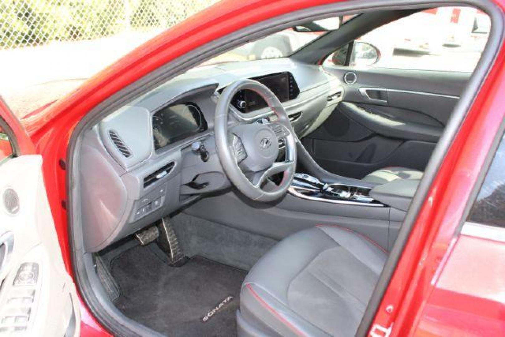 2022 Hyundai Sonata SEL Plus (5NPEJ4J24NH) with an 1.6L L4 DOHC 16V engine, 8-Speed Automatic transmission, located at 9146 Ocean Hwy West, Calabash, NC, 28467, (910) 579-1110, 33.928635, -78.576157 - 2022 Hyundai Sonata SEL Plus - Photo#6