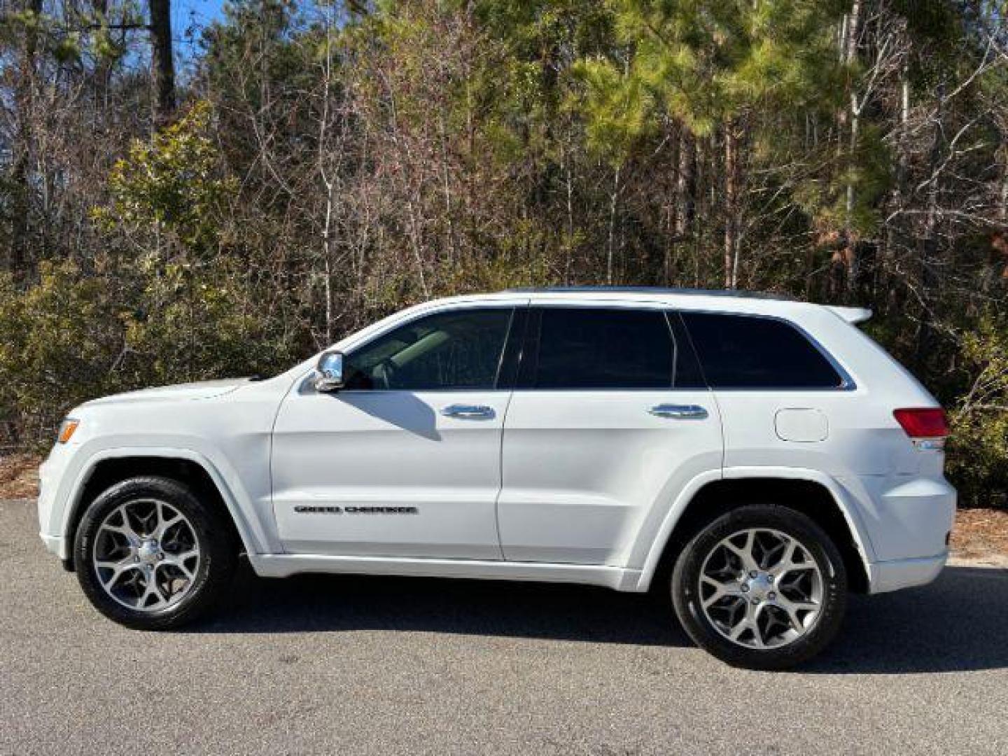 2019 /Brown/Light Frost, leather Jeep Grand Cherokee Overland 2WD (1C4RJECG2KC) with an 3.6L V6 DOHC 24V engine, 8-Speed Automatic transmission, located at 2761 East Hwy 501, Conway, SC, 29526, (843) 331-1151, 33.781528, -78.989883 - 2019 Jeep Grand Cherokee Overland 2WD - Photo#1