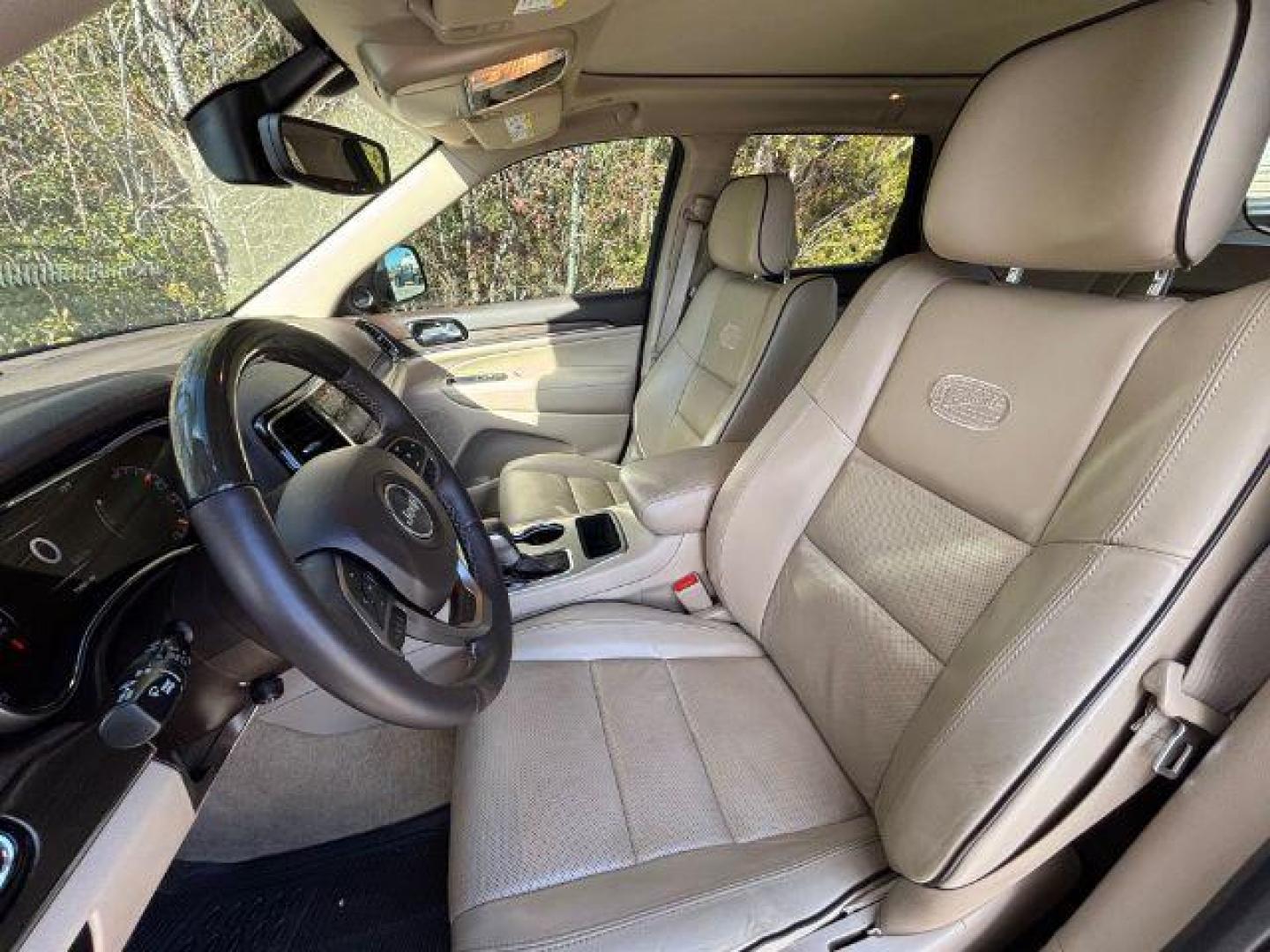 2019 /Brown/Light Frost, leather Jeep Grand Cherokee Overland 2WD (1C4RJECG2KC) with an 3.6L V6 DOHC 24V engine, 8-Speed Automatic transmission, located at 2761 East Hwy 501, Conway, SC, 29526, (843) 331-1151, 33.781528, -78.989883 - 2019 Jeep Grand Cherokee Overland 2WD - Photo#8