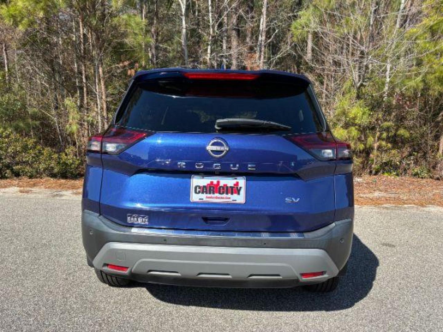 2022 /Charcoal Nissan Rogue SV (5N1BT3BA6NC) with an 2.5L L4 DOHC 16V engine, Continuously Variable Transmission transmission, located at 2761 East Hwy 501, Conway, SC, 29526, (843) 331-1151, 33.781528, -78.989883 - 2022 Nissan Rogue SV - Photo#4