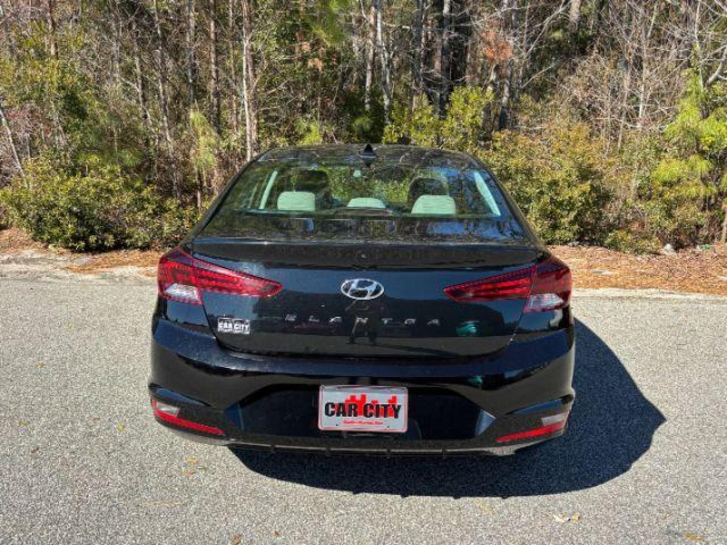 2020 /GRAY CLOTH Hyundai Elantra SEL (5NPD84LF9LH) with an Other engine, located at 2761 East Hwy 501, Conway, SC, 29526, (843) 331-1151, 33.781528, -78.989883 - 2020 Hyundai Elantra SEL - Photo#4