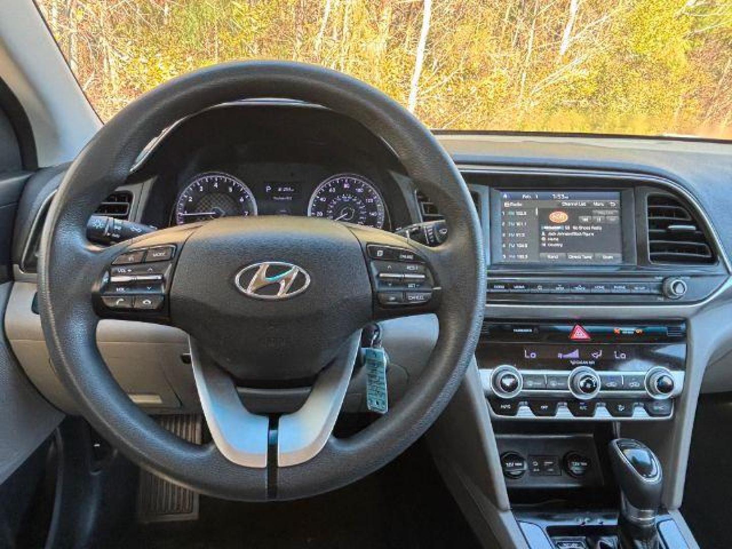 2020 /GRAY CLOTH Hyundai Elantra SEL (5NPD84LF9LH) with an Other engine, located at 2761 East Hwy 501, Conway, SC, 29526, (843) 331-1151, 33.781528, -78.989883 - 2020 Hyundai Elantra SEL - Photo#6