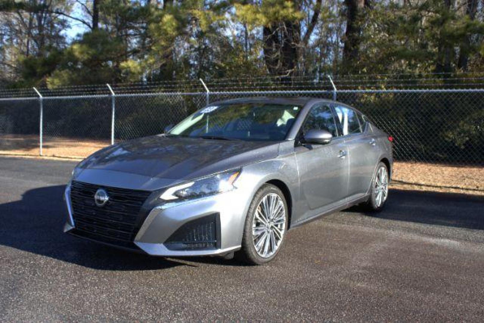 2023 Nissan Altima 2.5 SL (1N4BL4EV8PN) with an 2.5L L4 DOHC 16V engine, Continuously Variable Transmission transmission, located at 3598 James B White Hwy South, Whiteville, NC, 28472, (910) 642-3196, 34.294846, -78.732613 - 2023 Nissan Altima 2.5 SL - Photo#8