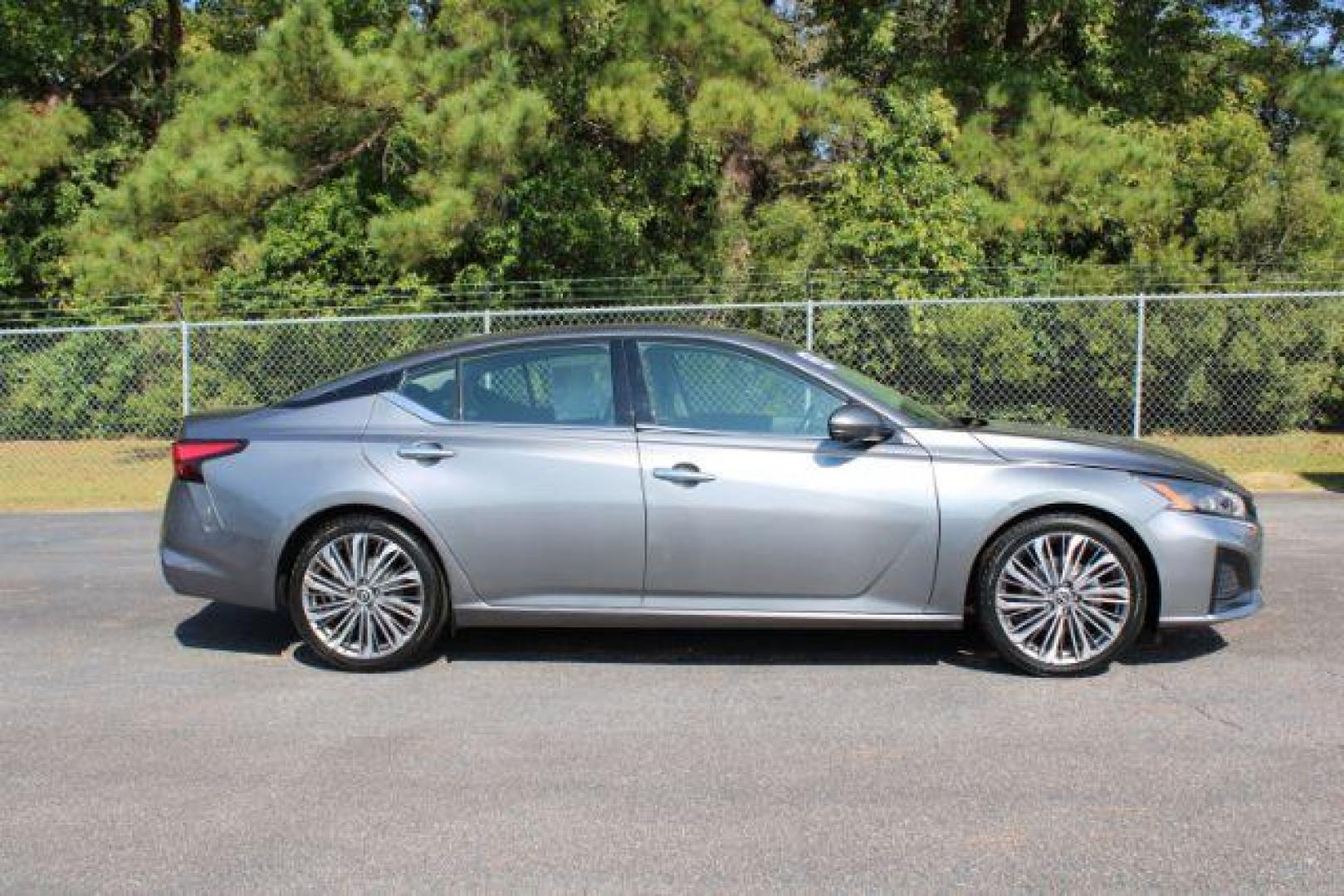 2023 Nissan Altima 2.5 SL (1N4BL4EV8PN) with an 2.5L L4 DOHC 16V engine, Continuously Variable Transmission transmission, located at 3598 James B White Hwy South, Whiteville, NC, 28472, (910) 642-3196, 34.294846, -78.732613 - 2023 Nissan Altima 2.5 SL - Photo#1