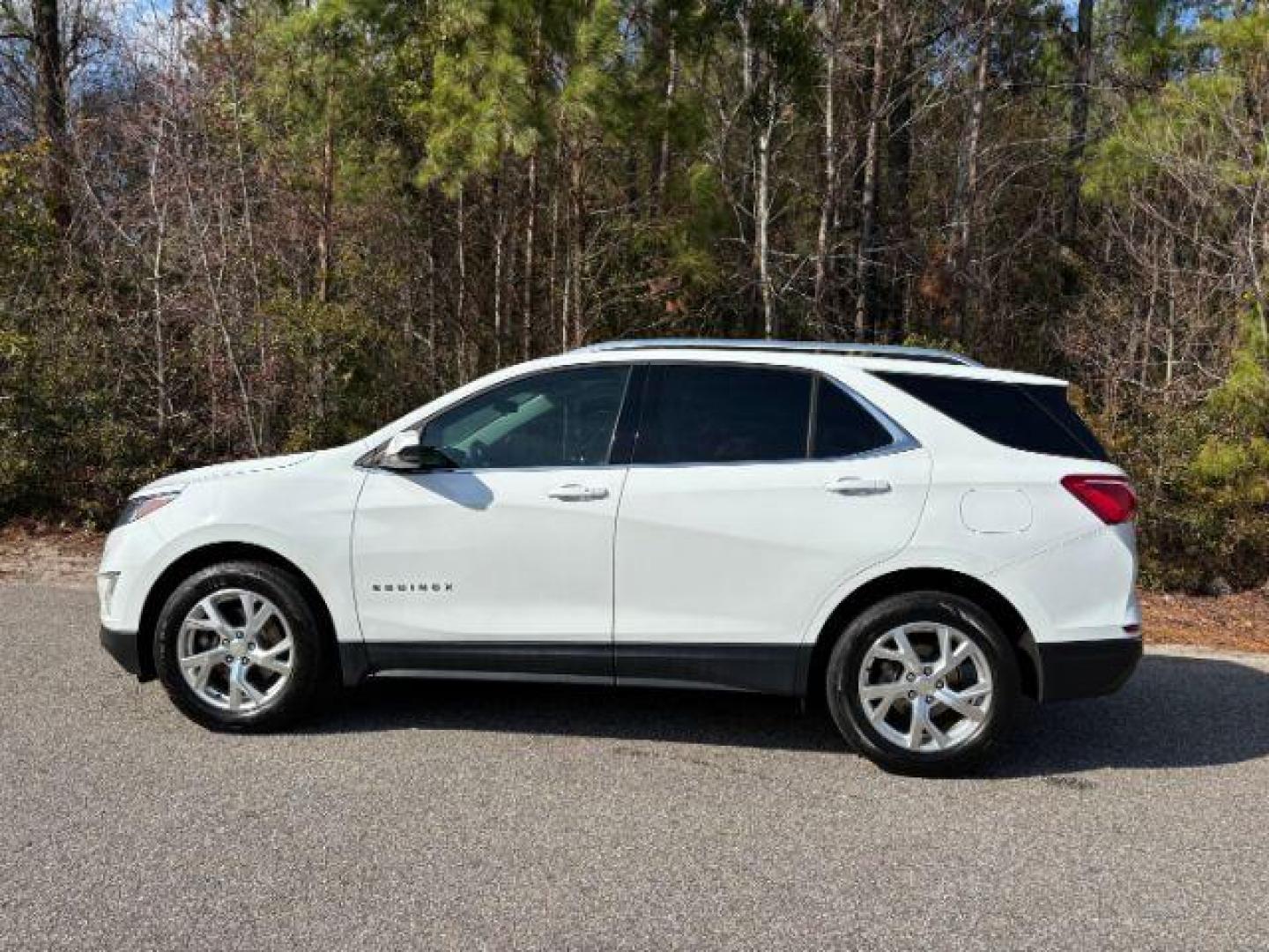 2020 /Medium Ash Gray, premium cloth Chevrolet Equinox LT 2.0 2WD (2GNAXLEX6L6) with an 2.0L L4 DOHC 16V engine, 9-Speed Automatic transmission, located at 2761 East Hwy 501, Conway, SC, 29526, (843) 331-1151, 33.781528, -78.989883 - 2020 Chevrolet Equinox LT 2.0 2WD - Photo#1