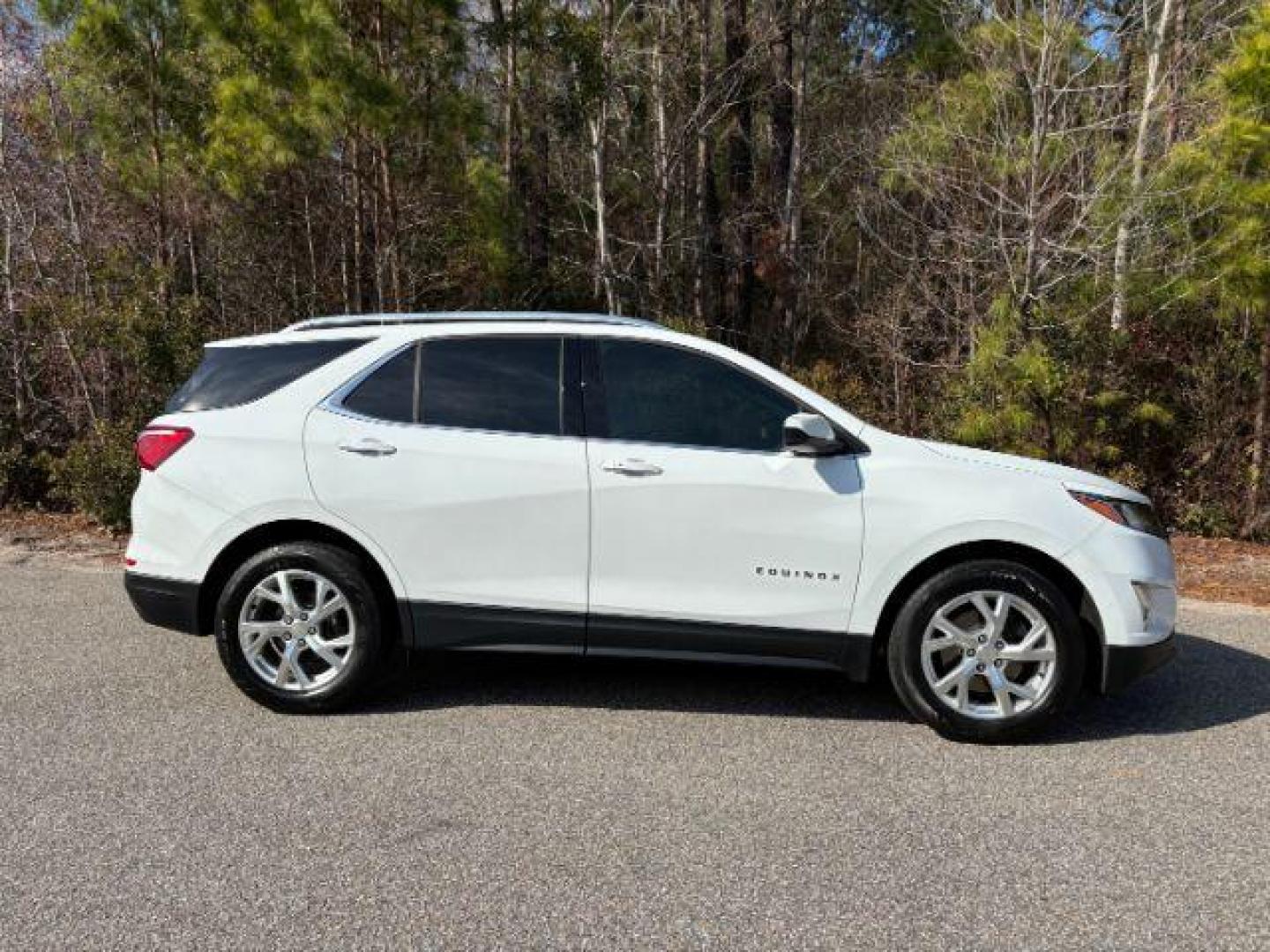 2020 /Medium Ash Gray, premium cloth Chevrolet Equinox LT 2.0 2WD (2GNAXLEX6L6) with an 2.0L L4 DOHC 16V engine, 9-Speed Automatic transmission, located at 2761 East Hwy 501, Conway, SC, 29526, (843) 331-1151, 33.781528, -78.989883 - 2020 Chevrolet Equinox LT 2.0 2WD - Photo#2