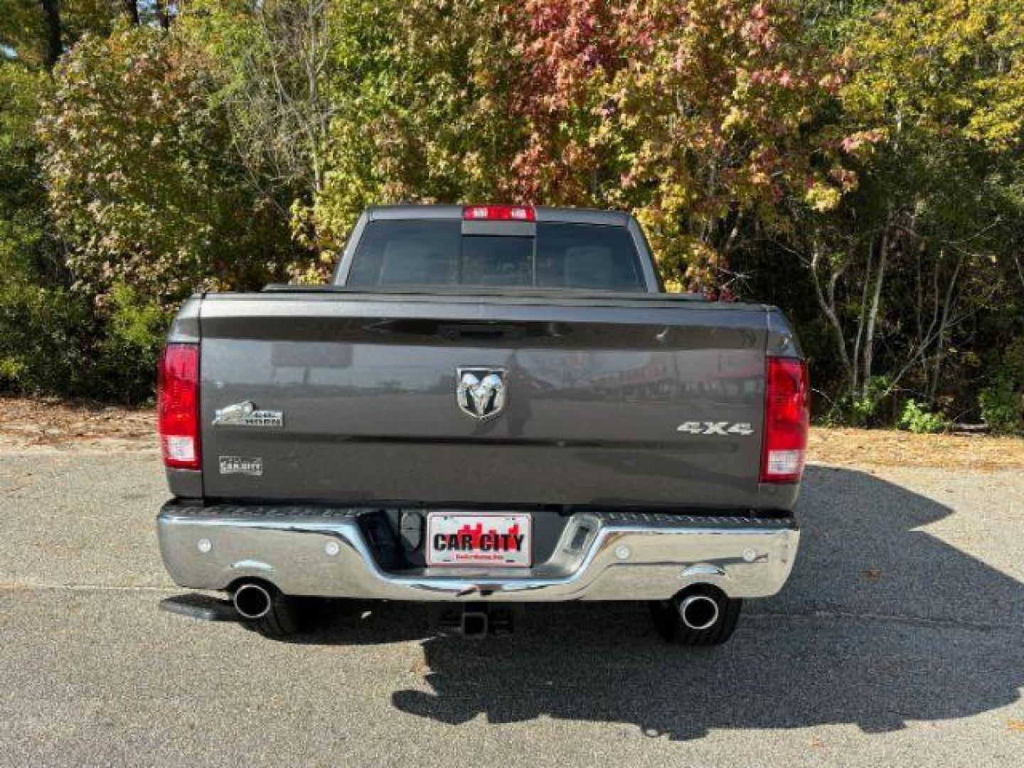 2019 /Black/Diesel Gray, cloth RAM 1500 Classic Tradesman Crew Cab SWB 4WD (1C6RR7LT2KS) with an 5.7L V8 OHV 16V engine, 8-Speed Automatic transmission, located at 2761 East Hwy 501, Conway, SC, 29526, (843) 331-1151, 33.781528, -78.989883 - 2019 RAM 1500 Classic Tradesman Crew Cab SWB 4WD - Photo#4