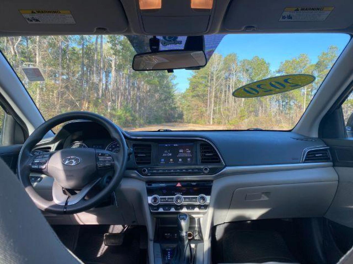 2020 /GRAY CLOTH Hyundai Elantra SEL (5NPD84LF1LH) with an 2.0L engine, 0 speed Automatic CVT C0GF1 transmission, located at 9146 Ocean Hwy West, Calabash, NC, 28467, (910) 579-1110, 33.928635, -78.576157 - 2020 Hyundai Elantra SEL - Photo#5