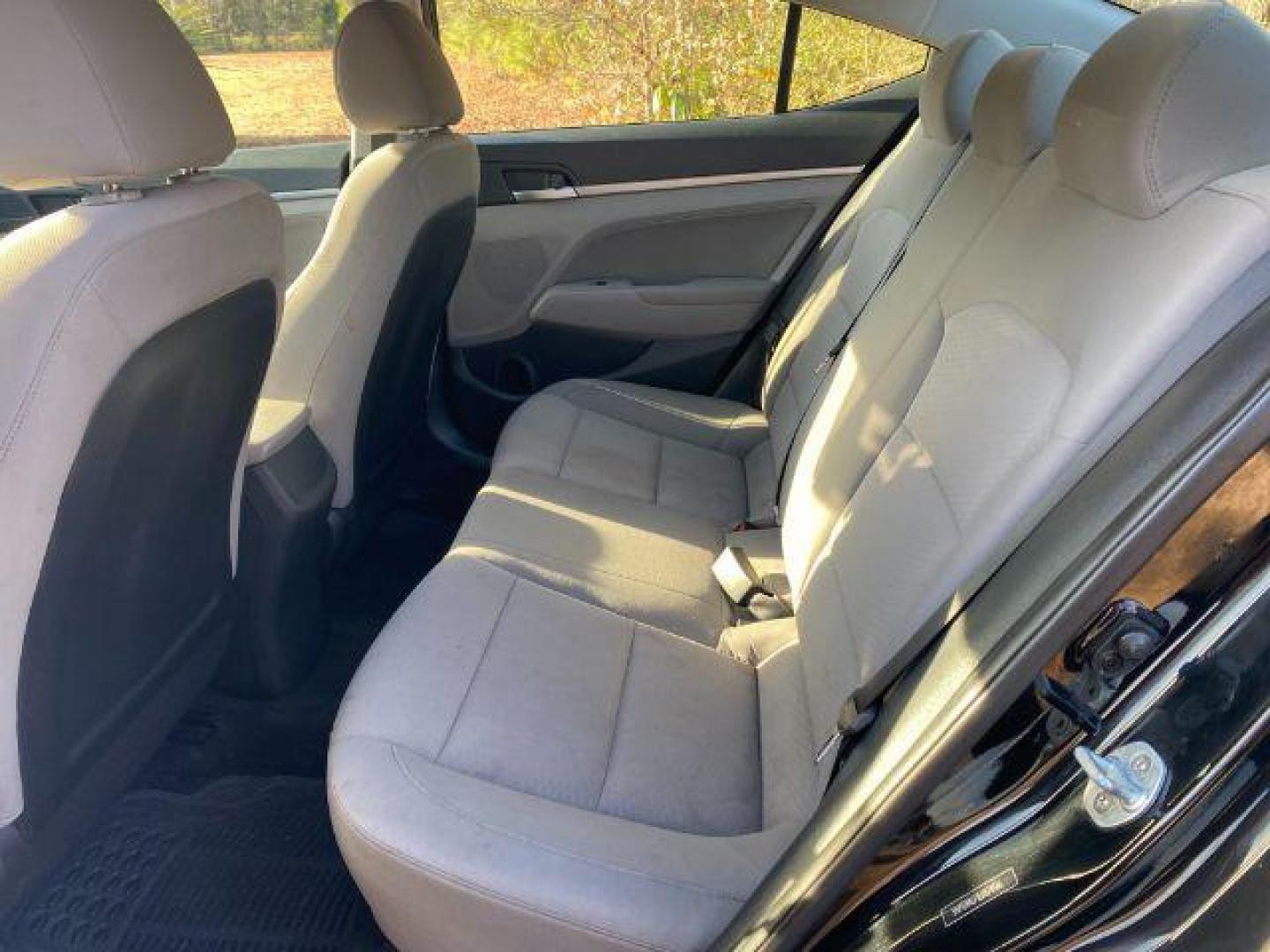 2020 /GRAY CLOTH Hyundai Elantra SEL (5NPD84LF1LH) with an 2.0L engine, 0 speed Automatic CVT C0GF1 transmission, located at 9146 Ocean Hwy West, Calabash, NC, 28467, (910) 579-1110, 33.928635, -78.576157 - 2020 Hyundai Elantra SEL - Photo#7