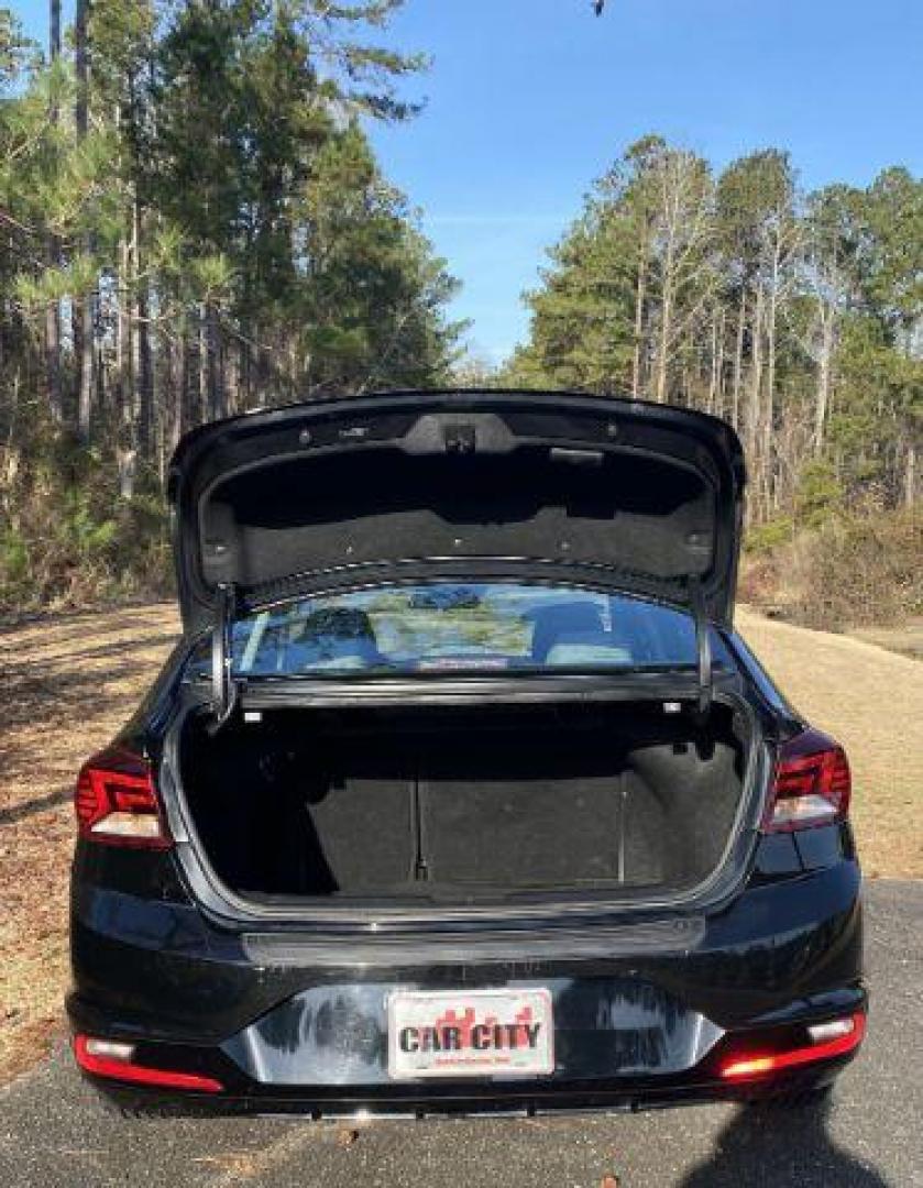 2020 /GRAY CLOTH Hyundai Elantra SEL (5NPD84LF1LH) with an 2.0L engine, 0 speed Automatic CVT C0GF1 transmission, located at 9146 Ocean Hwy West, Calabash, NC, 28467, (910) 579-1110, 33.928635, -78.576157 - 2020 Hyundai Elantra SEL - Photo#8