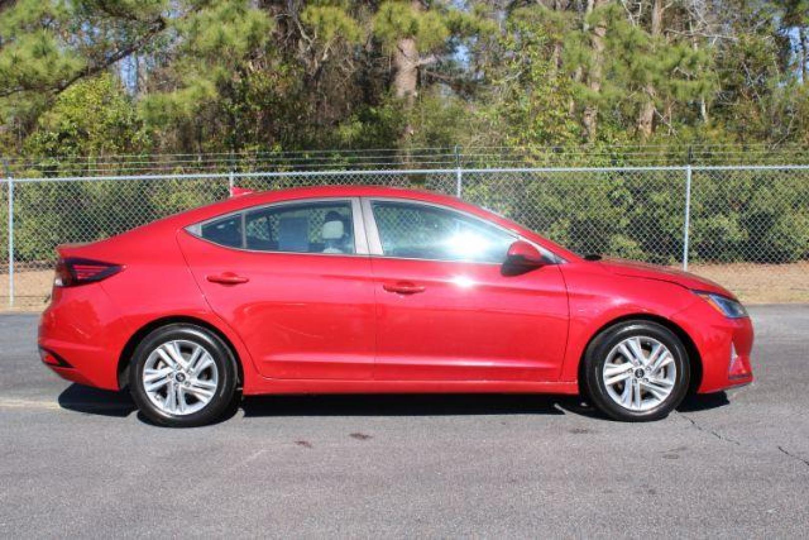 2020 Hyundai Elantra Limited (5NPD84LF3LH) with an 1.8L L4 DOHC 16V engine, 6-Speed Automatic transmission, located at 3598 James B White Hwy South, Whiteville, NC, 28472, (910) 642-3196, 34.294846, -78.732613 - 2020 Hyundai Elantra Limited - Photo#4