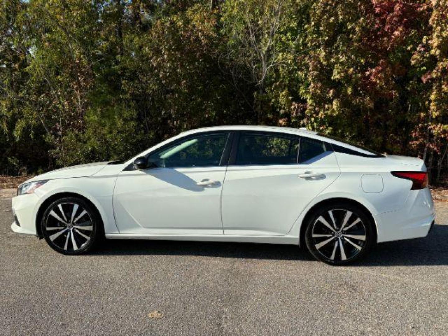 2022 /Sport Nissan Altima 2.5 SR (1N4BL4CV1NN) with an 2.5L L4 DOHC 16V engine, Continuously Variable Transmission transmission, located at 2761 East Hwy 501, Conway, SC, 29526, (843) 331-1151, 33.781528, -78.989883 - 2022 Nissan Altima 2.5 SR - Photo#1