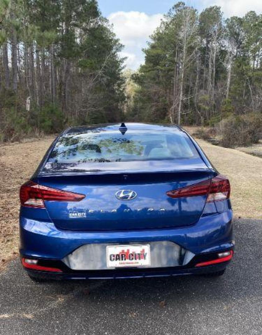 2020 /Gray, leather Hyundai Elantra SEL (5NPD84LF1LH) with an 1.8L L4 DOHC 16V engine, 6-Speed Automatic transmission, located at 9146 Ocean Hwy West, Calabash, NC, 28467, (910) 579-1110, 33.928635, -78.576157 - 2020 Hyundai Elantra SEL - Photo#3