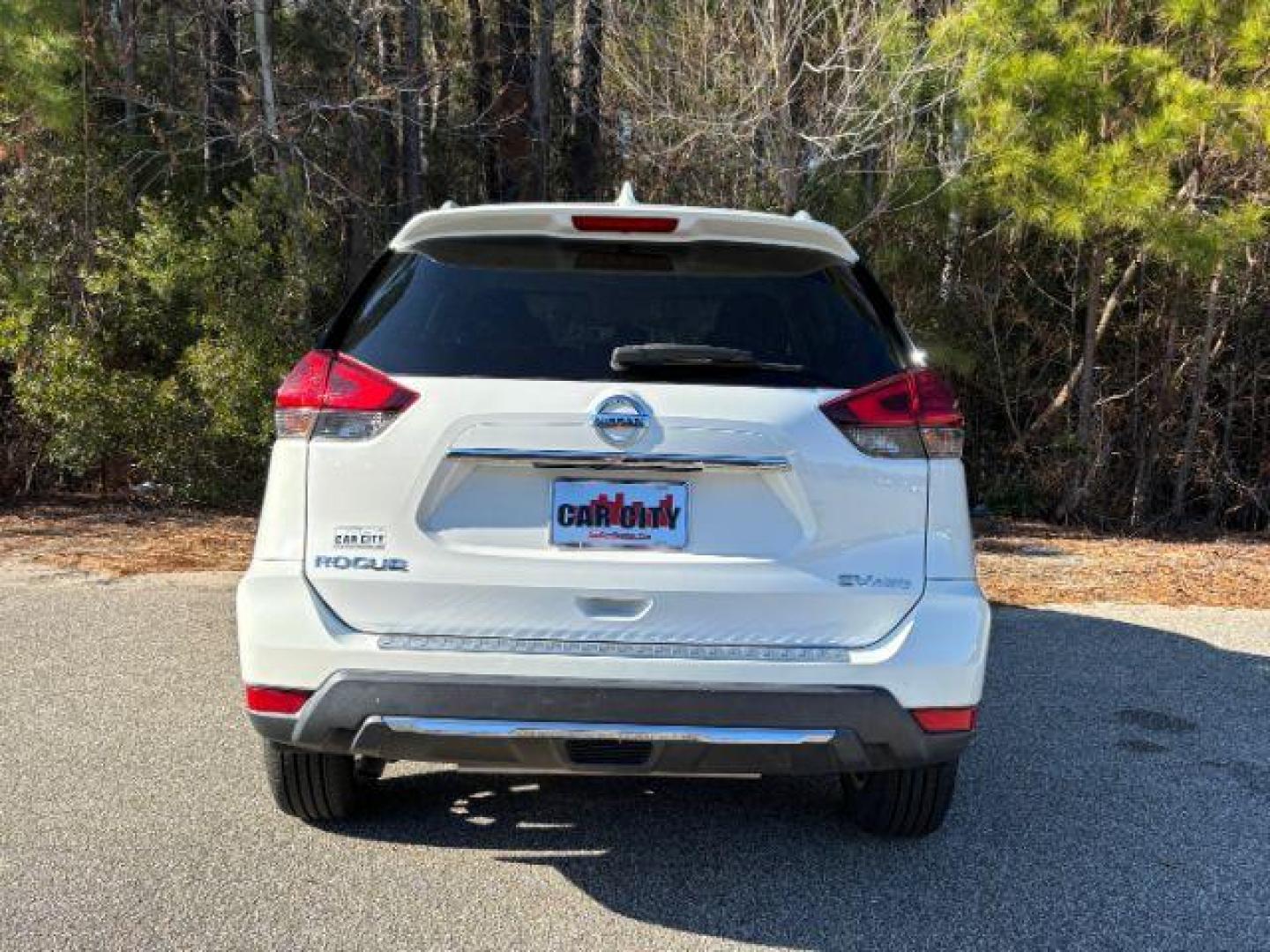 2017 /CHARCOAL CLOTH Nissan Rogue SV AWD (5N1AT2MV5HC) with an Other engine, located at 2761 East Hwy 501, Conway, SC, 29526, (843) 331-1151, 33.781528, -78.989883 - 2017 Nissan Rogue SV AWD - Photo#4