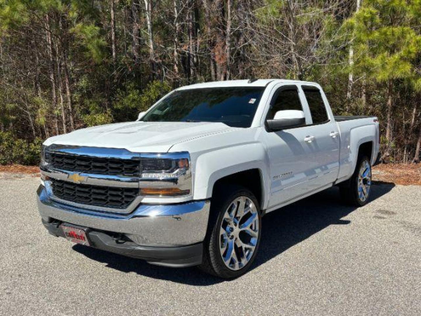 2018 /CHARCOAL CLOTH Chevrolet Silverado 1500 LT 4WD (1GCVKREH5JZ) with an Other engine, located at 2761 East Hwy 501, Conway, SC, 29526, (843) 331-1151, 33.781528, -78.989883 - 2018 Chevrolet Silverado 1500 LT 4WD - Photo#0