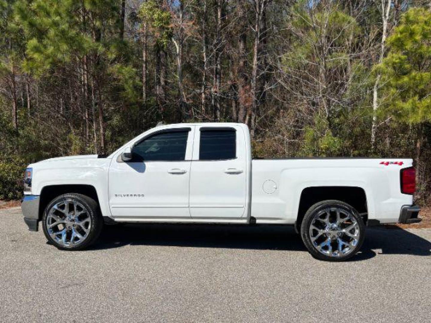 2018 /CHARCOAL CLOTH Chevrolet Silverado 1500 LT 4WD (1GCVKREH5JZ) with an Other engine, located at 2761 East Hwy 501, Conway, SC, 29526, (843) 331-1151, 33.781528, -78.989883 - 2018 Chevrolet Silverado 1500 LT 4WD - Photo#1