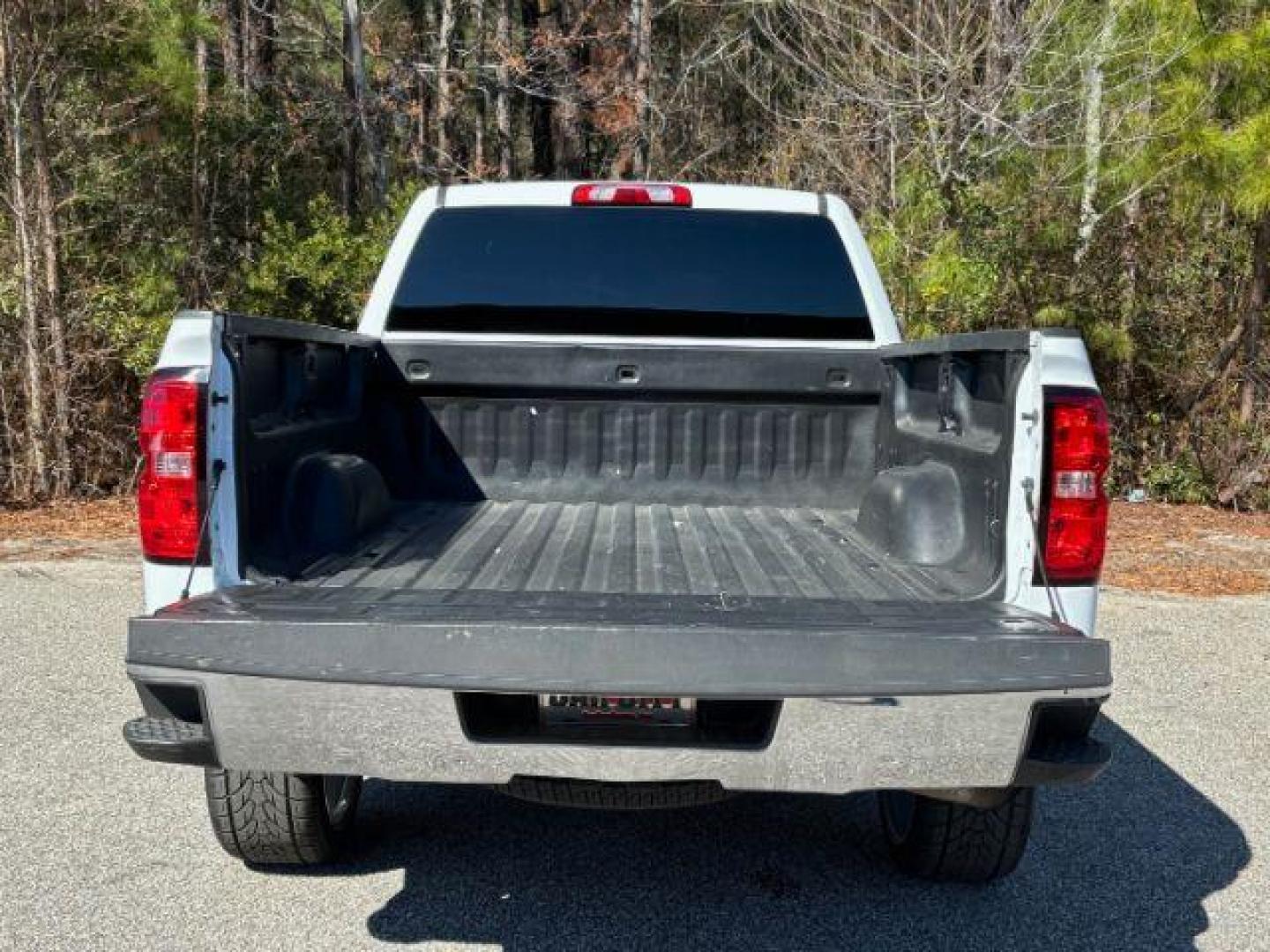 2018 /CHARCOAL CLOTH Chevrolet Silverado 1500 LT 4WD (1GCVKREH5JZ) with an Other engine, located at 2761 East Hwy 501, Conway, SC, 29526, (843) 331-1151, 33.781528, -78.989883 - 2018 Chevrolet Silverado 1500 LT 4WD - Photo#9