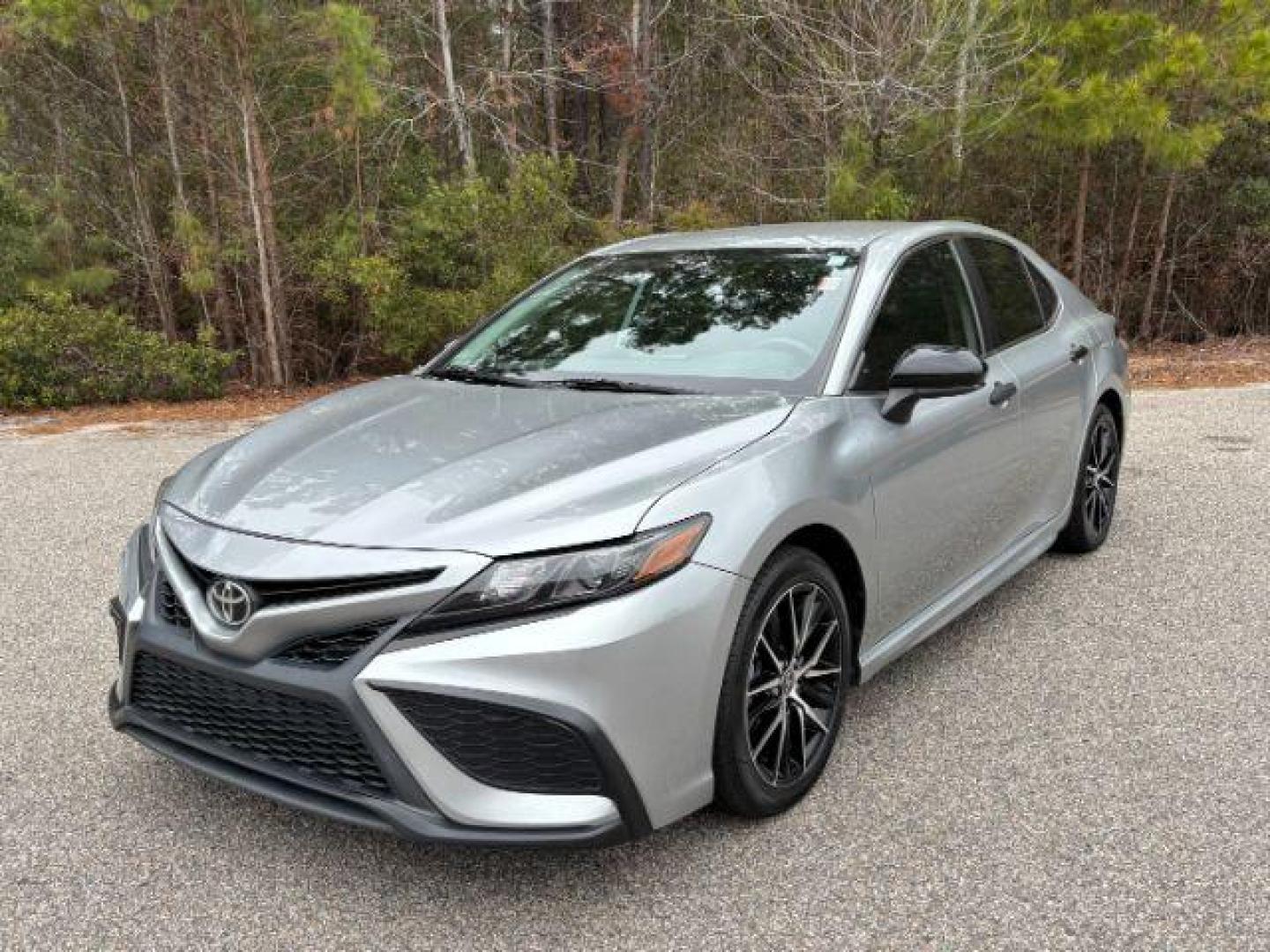 2021 /Black, leatherette/c Toyota Camry SE (4T1G11AK4MU) with an 2.5L L4 DOHC 16V engine, 8-Speed Automatic transmission, located at 2761 East Hwy 501, Conway, SC, 29526, (843) 331-1151, 33.781528, -78.989883 - 2021 Toyota Camry SE - Photo#0