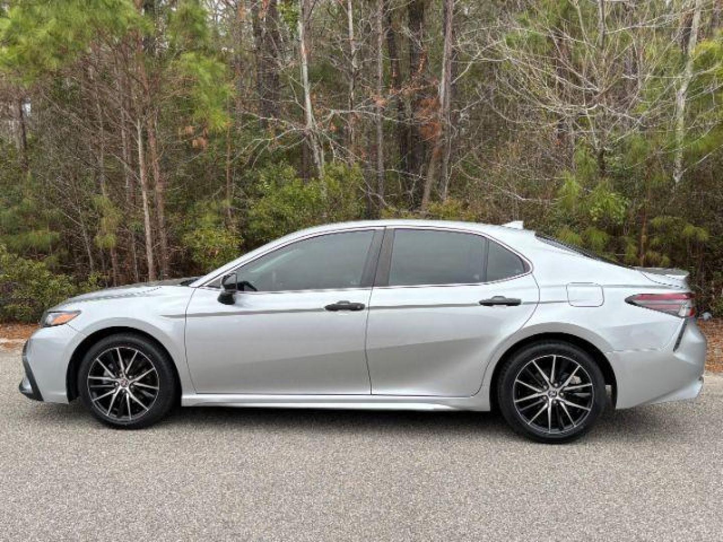 2021 /Black, leatherette/c Toyota Camry SE (4T1G11AK4MU) with an 2.5L L4 DOHC 16V engine, 8-Speed Automatic transmission, located at 2761 East Hwy 501, Conway, SC, 29526, (843) 331-1151, 33.781528, -78.989883 - 2021 Toyota Camry SE - Photo#1