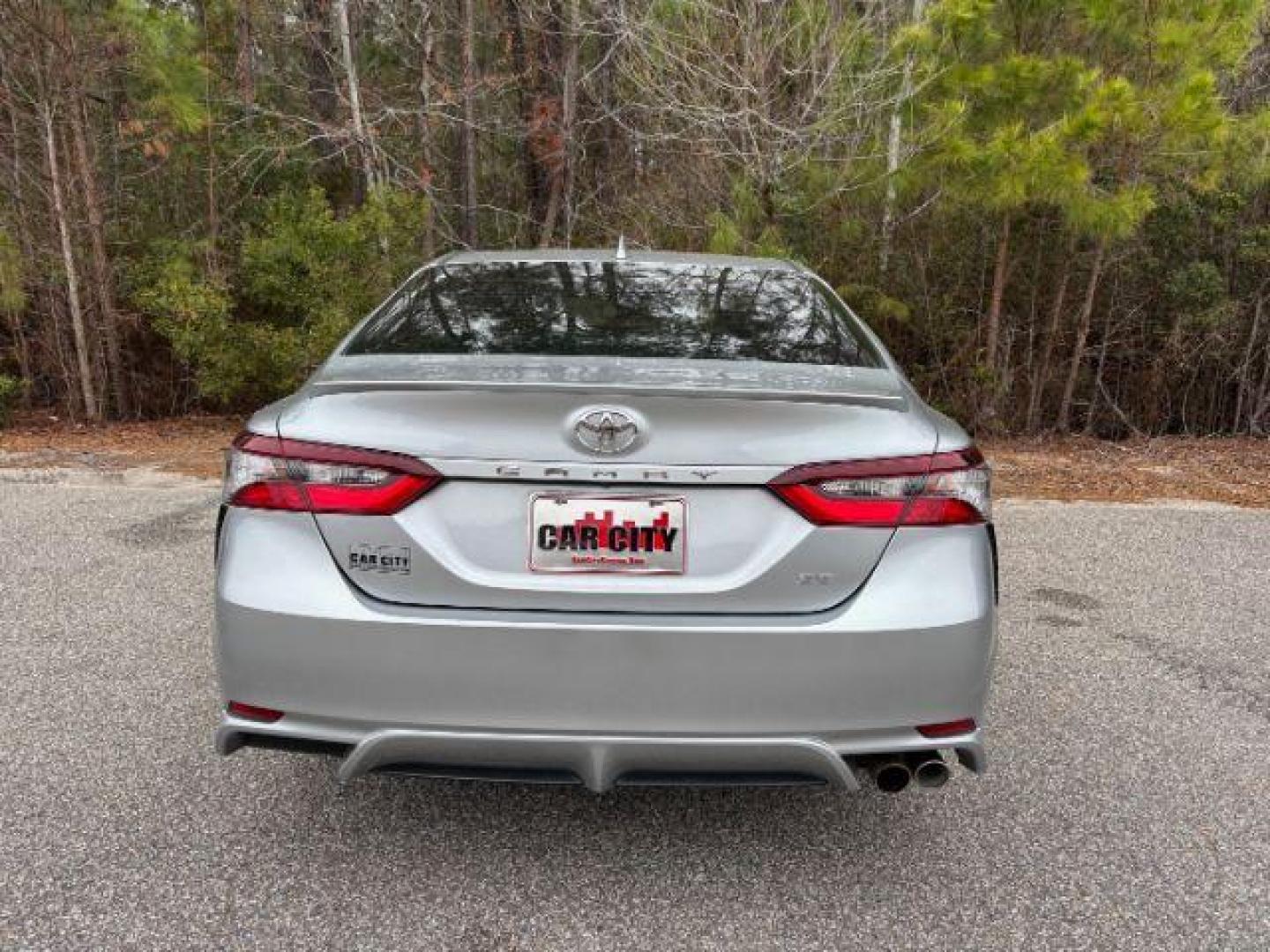 2021 /Black, leatherette/c Toyota Camry SE (4T1G11AK4MU) with an 2.5L L4 DOHC 16V engine, 8-Speed Automatic transmission, located at 2761 East Hwy 501, Conway, SC, 29526, (843) 331-1151, 33.781528, -78.989883 - 2021 Toyota Camry SE - Photo#4