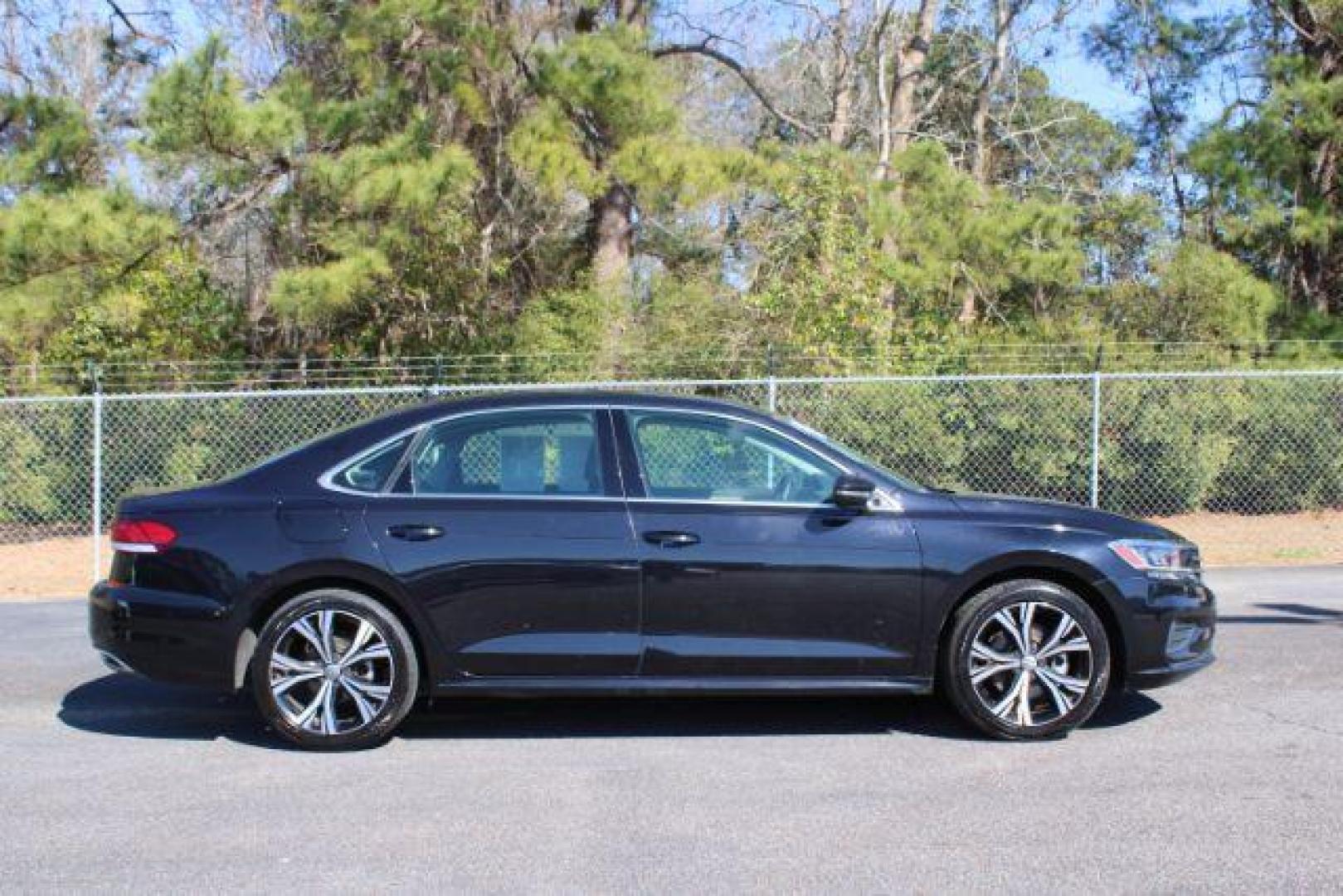 2022 Volkswagen Passat SE (1VWSA7A34NC) with an 2.0L L4 DOHC 16V engine, 6-Speed Automatic transmission, located at 3598 James B White Hwy South, Whiteville, NC, 28472, (910) 642-3196, 34.294846, -78.732613 - 2022 Volkswagen Passat SE - Photo#4