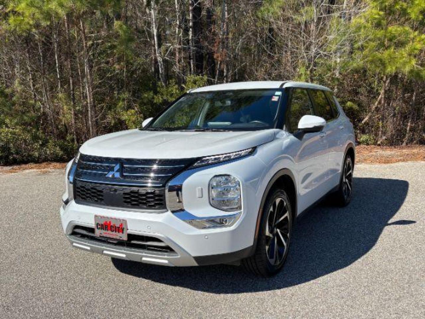 2023 /Black Mitsubishi Outlander SE 4WD (JA4J4UA84PZ) with an 2.4L L4 DOHC 16V engine, Continuously Variable Transmission transmission, located at 2761 East Hwy 501, Conway, SC, 29526, (843) 331-1151, 33.781528, -78.989883 - 2023 Mitsubishi Outlander SE 4WD - Photo#0