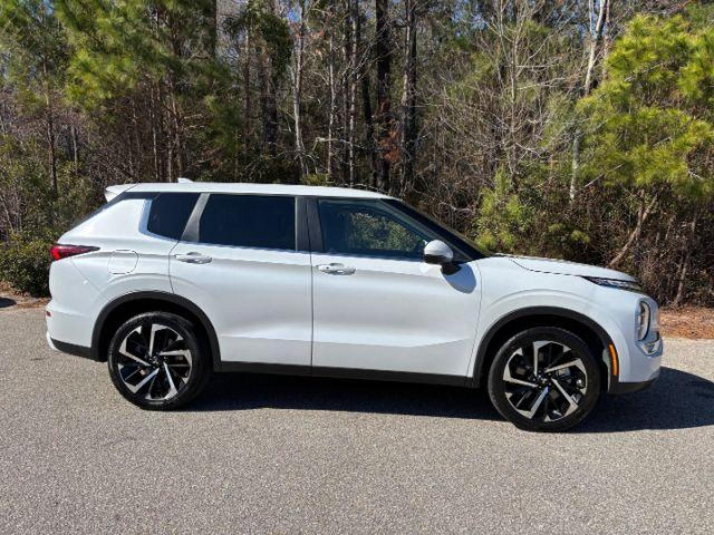 2023 /Black Mitsubishi Outlander SE 4WD (JA4J4UA84PZ) with an 2.4L L4 DOHC 16V engine, Continuously Variable Transmission transmission, located at 2761 East Hwy 501, Conway, SC, 29526, (843) 331-1151, 33.781528, -78.989883 - 2023 Mitsubishi Outlander SE 4WD - Photo#2