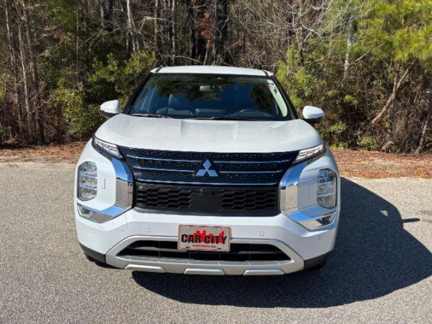 2023 /Black Mitsubishi Outlander SE 4WD (JA4J4UA84PZ) with an 2.4L L4 DOHC 16V engine, Continuously Variable Transmission transmission, located at 2761 East Hwy 501, Conway, SC, 29526, (843) 331-1151, 33.781528, -78.989883 - 2023 Mitsubishi Outlander SE 4WD - Photo#3