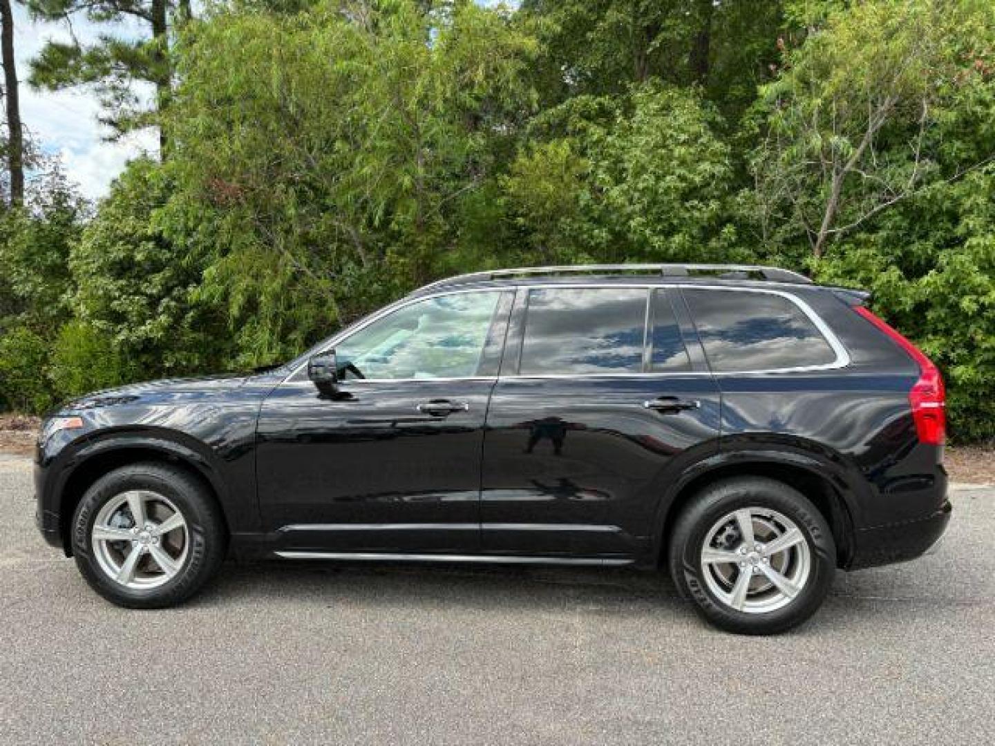 2016 /Charcoal, leather Volvo XC90 T5 Momentum AWD (YV4102XK0G1) with an 2.0L L4 DOHC 16V engine, 8-Speed Automatic transmission, located at 2761 East Hwy 501, Conway, SC, 29526, (843) 331-1151, 33.781528, -78.989883 - 2016 Volvo XC90 T5 Momentum AWD - Photo#1