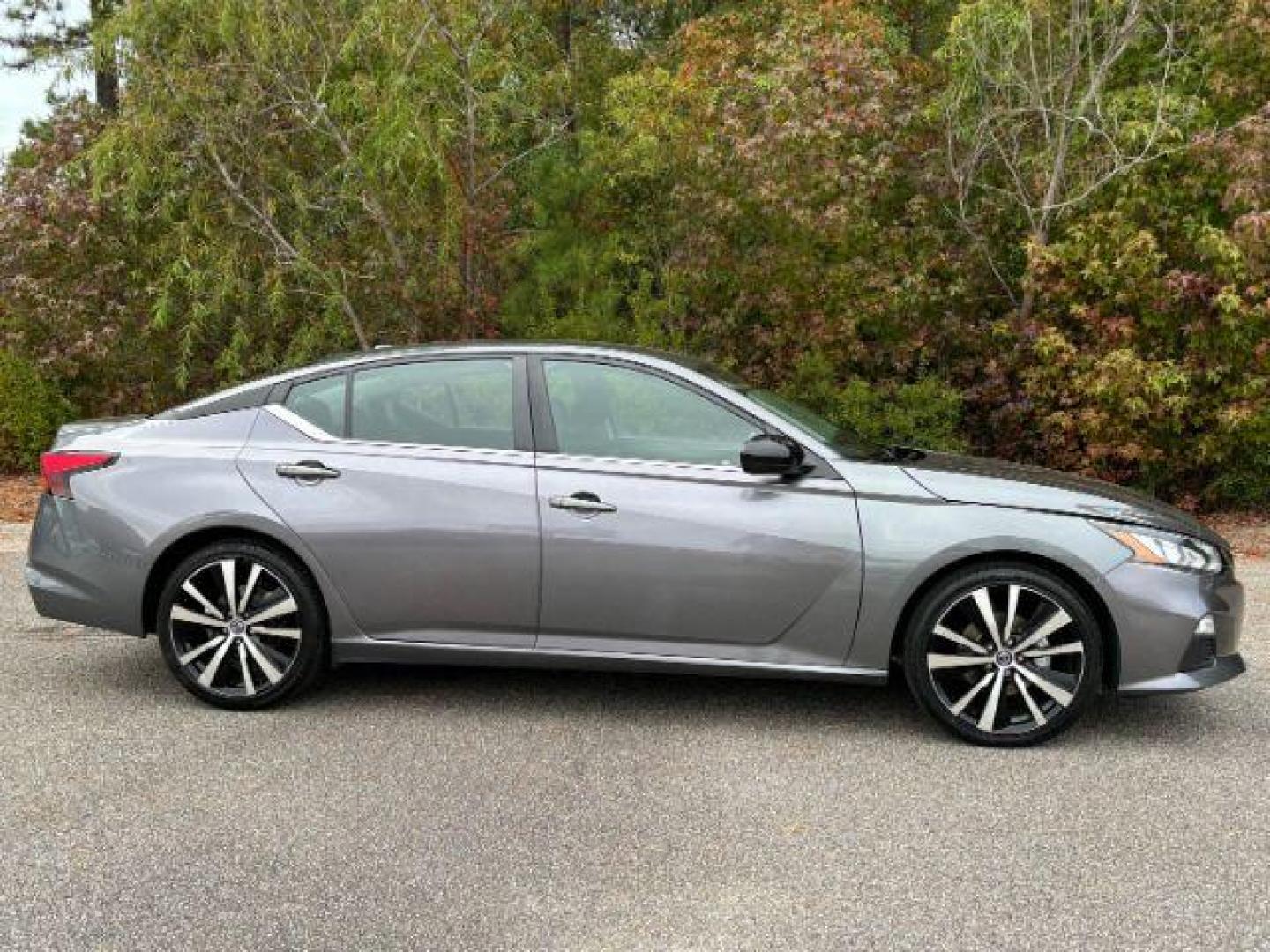 2022 /Sport Nissan Altima 2.5 SR (1N4BL4CV1NN) with an 2.5L L4 DOHC 16V engine, Continuously Variable Transmission transmission, located at 3598 James B White Hwy South, Whiteville, NC, 28472, (910) 642-3196, 34.294846, -78.732613 - 2022 Nissan Altima 2.5 SR - Photo#2