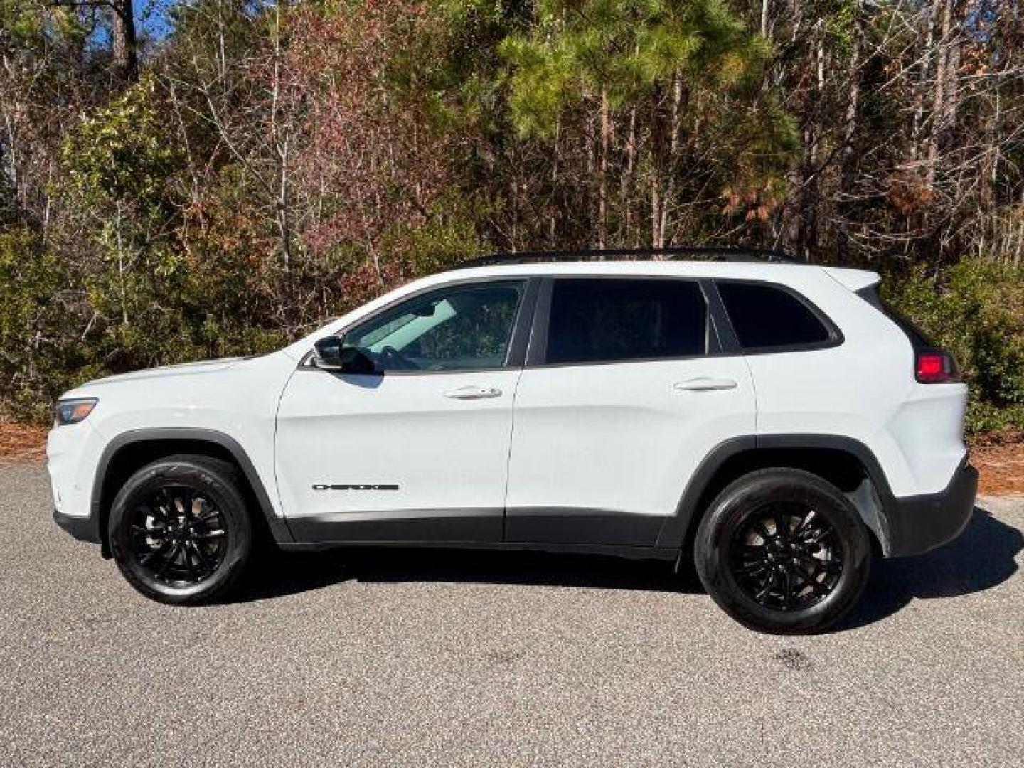 2023 /BLACK LEATHER Jeep Cherokee Latitude Lux 4WD (1C4PJMMB2PD) with an 2.4L L4 DOHC 16V engine, 9-Speed Automatic transmission, located at 2761 East Hwy 501, Conway, SC, 29526, (843) 331-1151, 33.781528, -78.989883 - 2023 Jeep Cherokee Latitude Lux 4WD - Photo#1