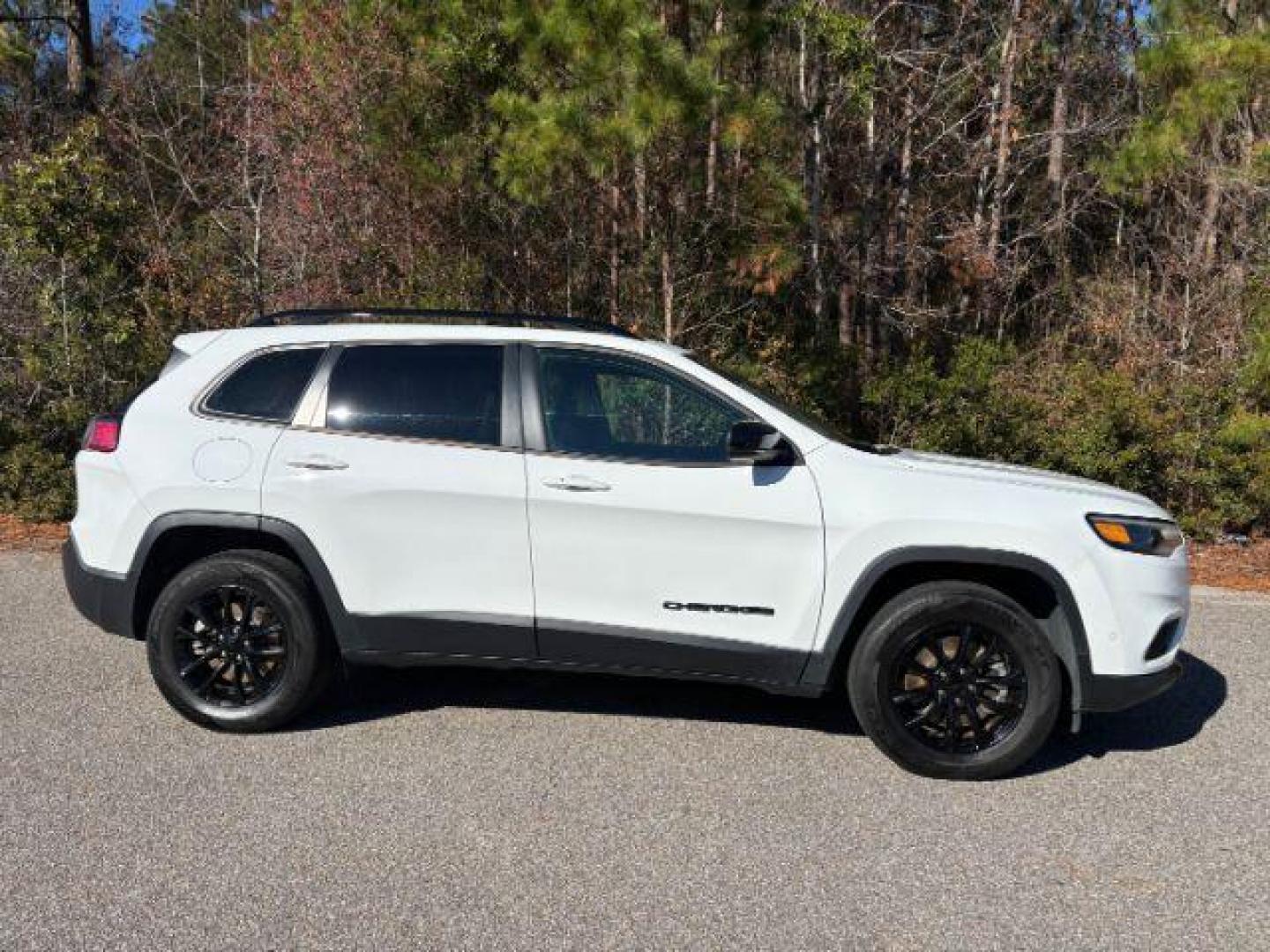 2023 /BLACK LEATHER Jeep Cherokee Latitude Lux 4WD (1C4PJMMB2PD) with an 2.4L L4 DOHC 16V engine, 9-Speed Automatic transmission, located at 2761 East Hwy 501, Conway, SC, 29526, (843) 331-1151, 33.781528, -78.989883 - 2023 Jeep Cherokee Latitude Lux 4WD - Photo#2