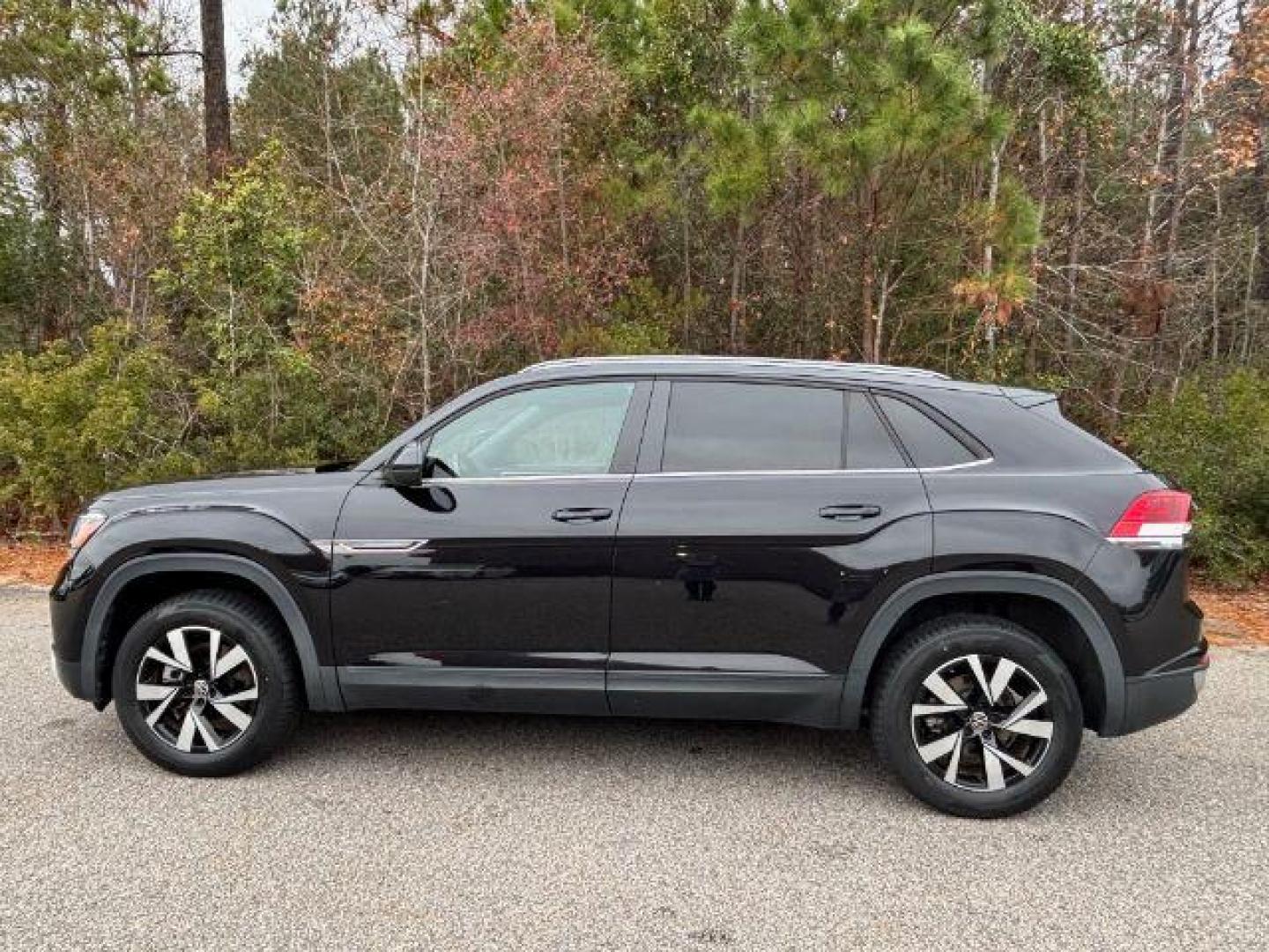 2020 /BLACK LEATHER Volkswagen Atlas Cross Sport SE 4MOTION (1V24C2CA6LC) with an 2.0L L4 DOHC 16V engine, 8-Speed Automatic transmission, located at 2761 East Hwy 501, Conway, SC, 29526, (843) 331-1151, 33.781528, -78.989883 - 2020 Volkswagen Atlas Cross Sport SE 4MOTION - Photo#1