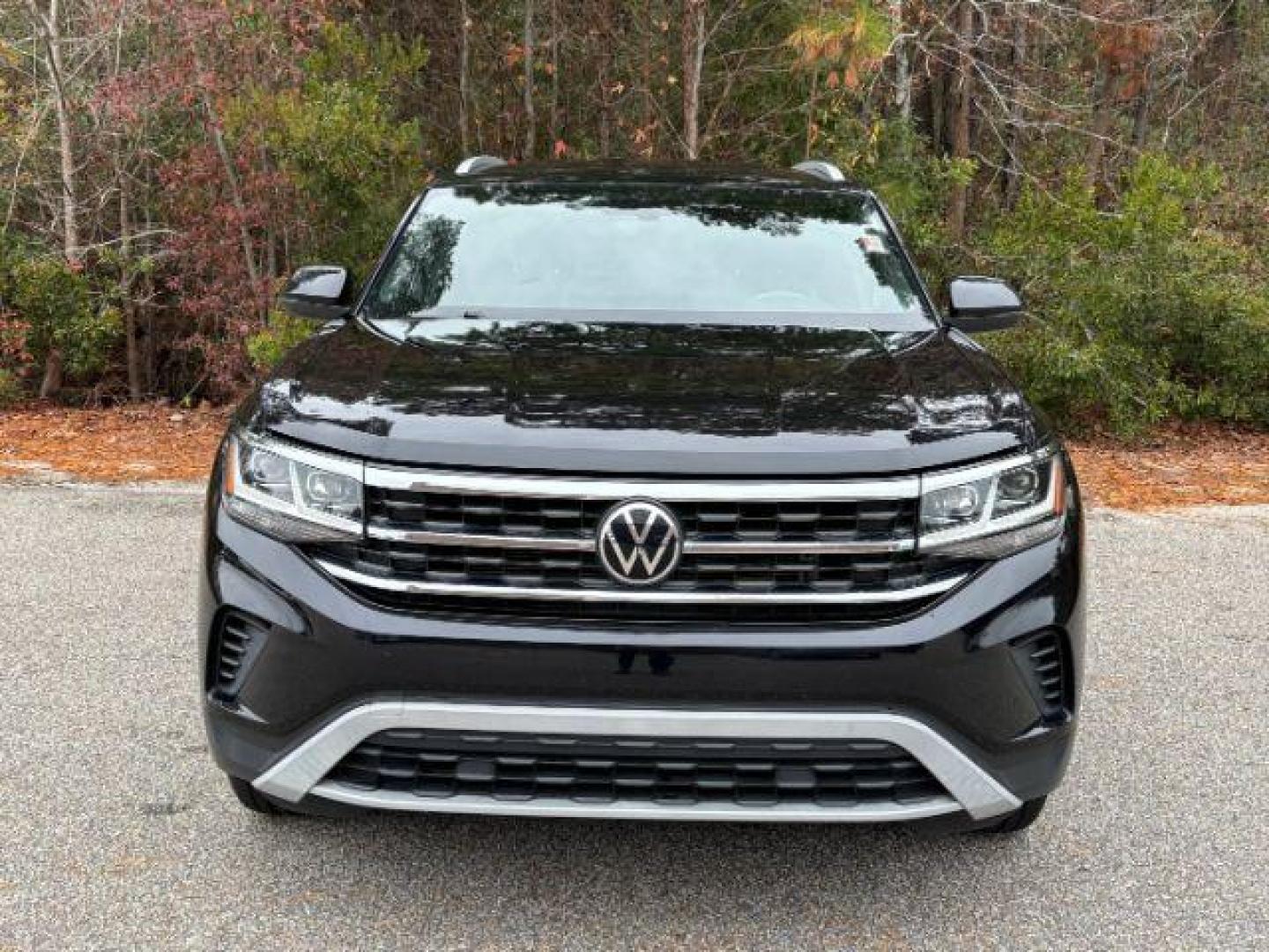 2020 /BLACK LEATHER Volkswagen Atlas Cross Sport SE 4MOTION (1V24C2CA6LC) with an 2.0L L4 DOHC 16V engine, 8-Speed Automatic transmission, located at 2761 East Hwy 501, Conway, SC, 29526, (843) 331-1151, 33.781528, -78.989883 - 2020 Volkswagen Atlas Cross Sport SE 4MOTION - Photo#3