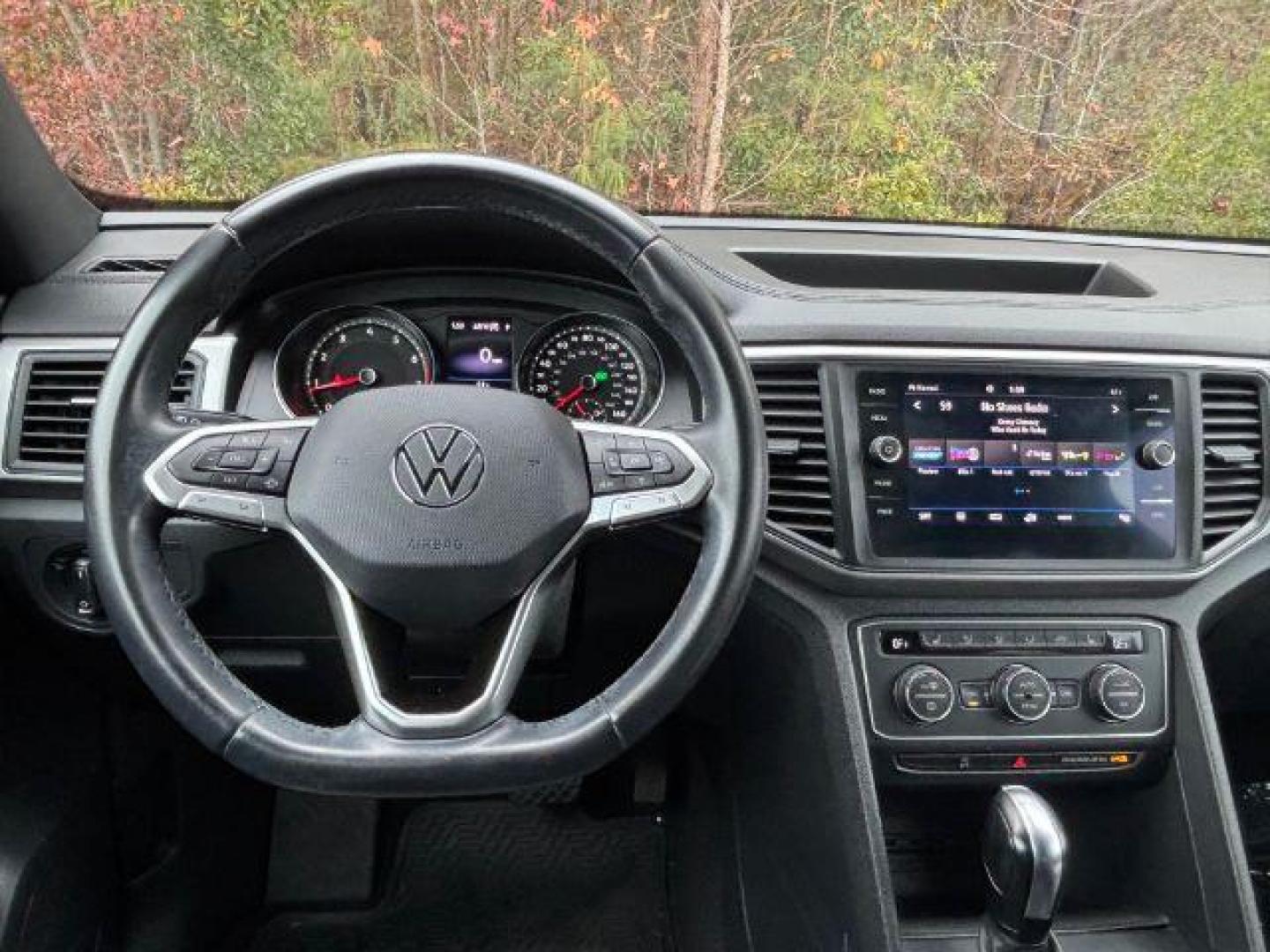 2020 /BLACK LEATHER Volkswagen Atlas Cross Sport SE 4MOTION (1V24C2CA6LC) with an 2.0L L4 DOHC 16V engine, 8-Speed Automatic transmission, located at 2761 East Hwy 501, Conway, SC, 29526, (843) 331-1151, 33.781528, -78.989883 - 2020 Volkswagen Atlas Cross Sport SE 4MOTION - Photo#6