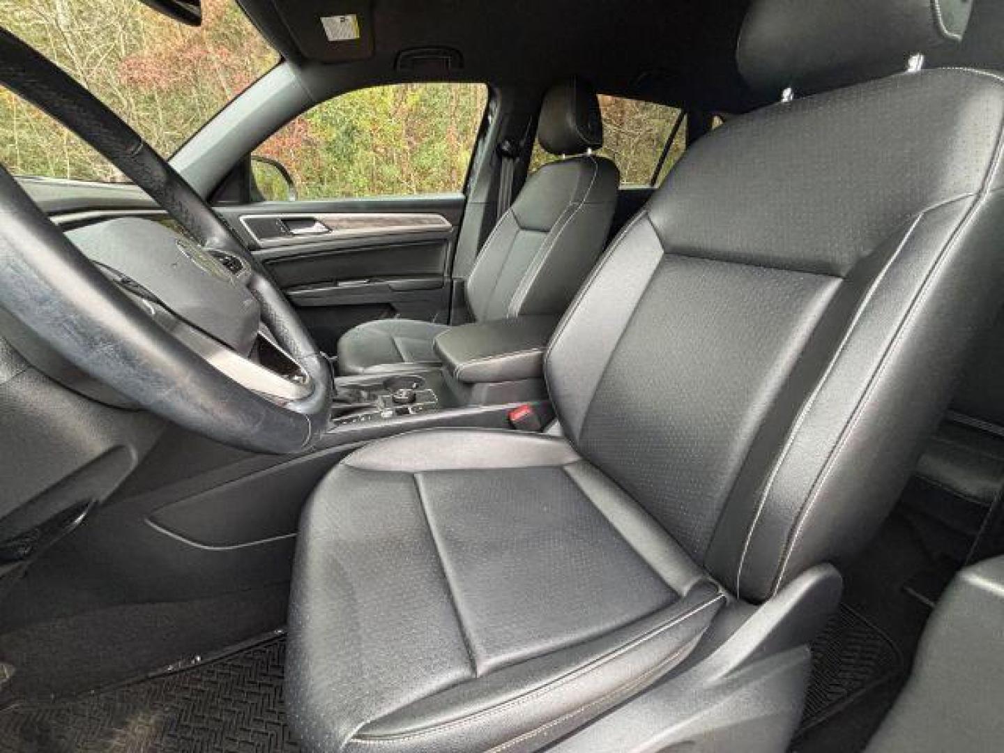 2020 /BLACK LEATHER Volkswagen Atlas Cross Sport SE 4MOTION (1V24C2CA6LC) with an 2.0L L4 DOHC 16V engine, 8-Speed Automatic transmission, located at 2761 East Hwy 501, Conway, SC, 29526, (843) 331-1151, 33.781528, -78.989883 - 2020 Volkswagen Atlas Cross Sport SE 4MOTION - Photo#7