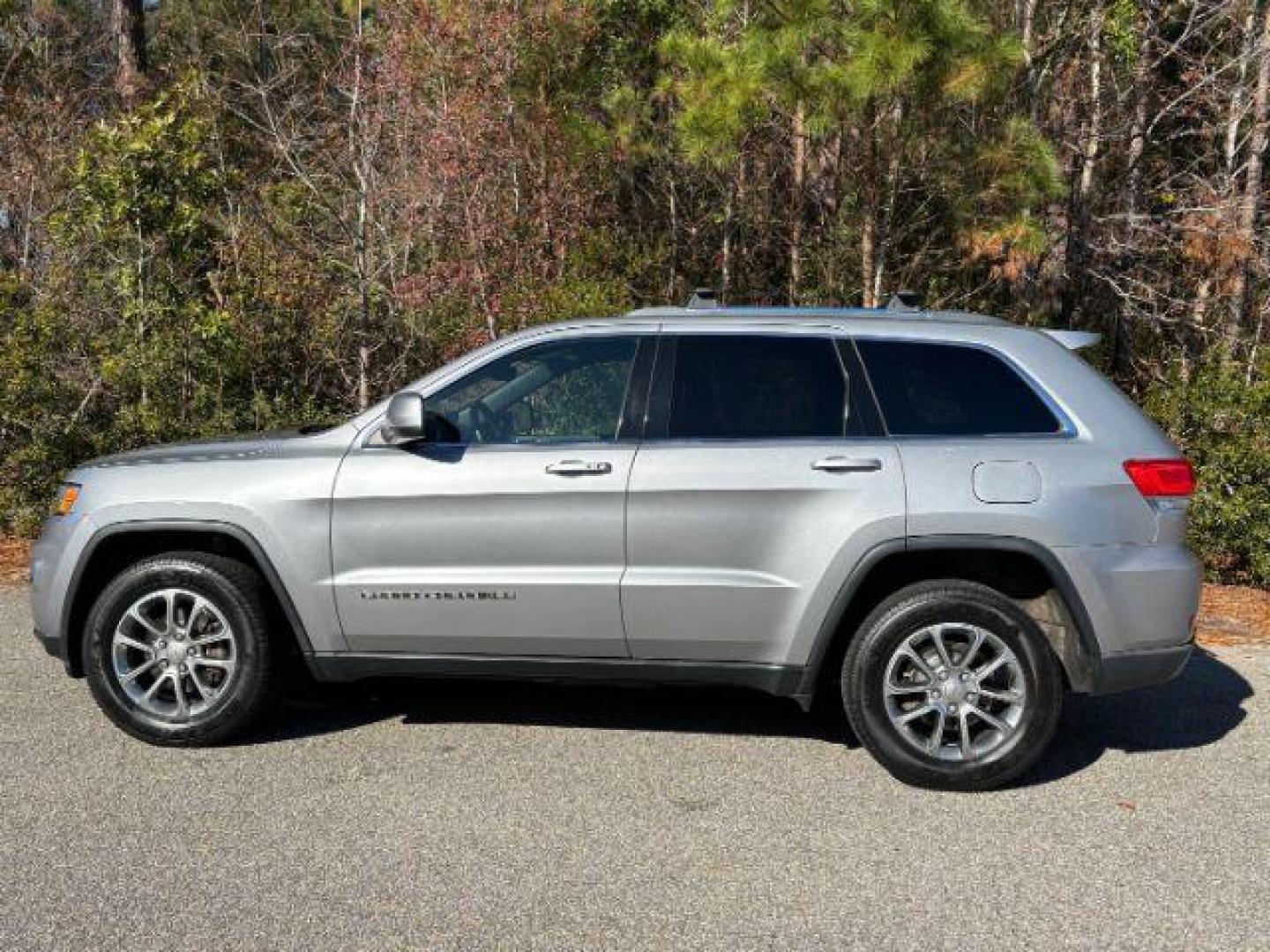 2017 /Black, cloth Jeep Grand Cherokee Laredo 4WD (1C4RJFAG7HC) with an 3.6L V6 DOHC 24V engine, 8-Speed Automatic transmission, located at 2761 East Hwy 501, Conway, SC, 29526, (843) 331-1151, 33.781528, -78.989883 - 2017 Jeep Grand Cherokee Laredo 4WD - Photo#1