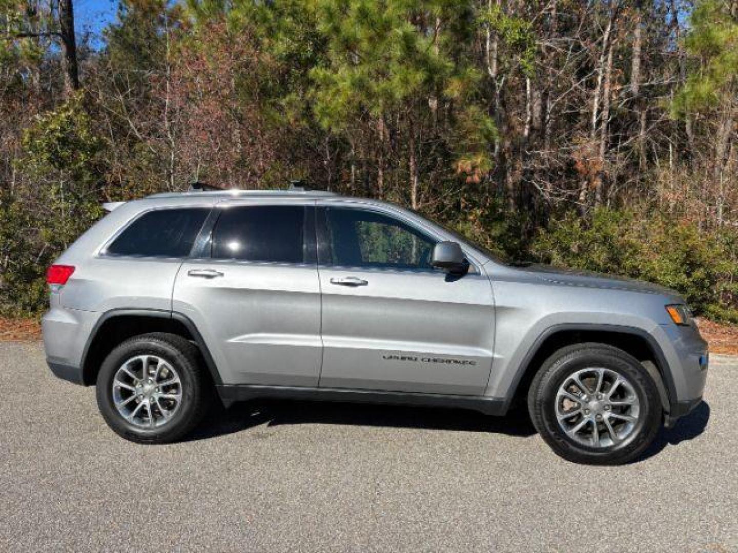 2017 /Black, cloth Jeep Grand Cherokee Laredo 4WD (1C4RJFAG7HC) with an 3.6L V6 DOHC 24V engine, 8-Speed Automatic transmission, located at 2761 East Hwy 501, Conway, SC, 29526, (843) 331-1151, 33.781528, -78.989883 - 2017 Jeep Grand Cherokee Laredo 4WD - Photo#2