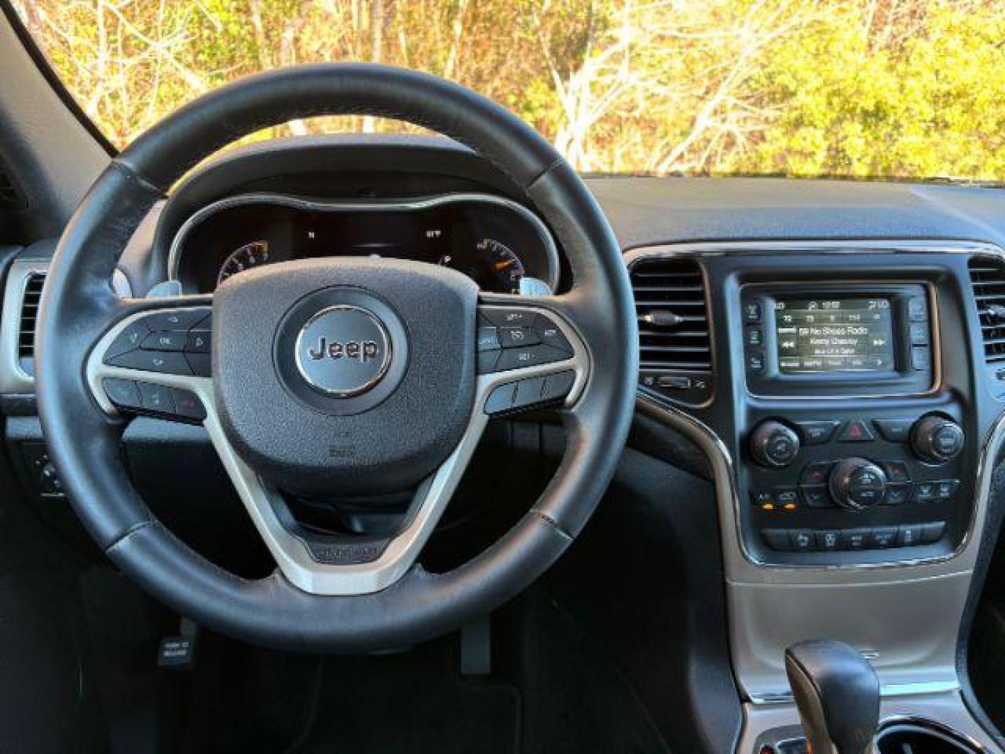 2017 /Black, cloth Jeep Grand Cherokee Laredo 4WD (1C4RJFAG7HC) with an 3.6L V6 DOHC 24V engine, 8-Speed Automatic transmission, located at 2761 East Hwy 501, Conway, SC, 29526, (843) 331-1151, 33.781528, -78.989883 - 2017 Jeep Grand Cherokee Laredo 4WD - Photo#6