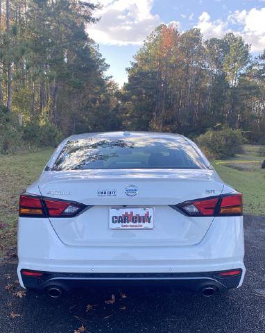 2022 /Sport Nissan Altima 2.5 SR (1N4BL4CV1NN) with an 2.5L L4 DOHC 16V engine, Continuously Variable Transmission transmission, located at 9146 Ocean Hwy West, Calabash, NC, 28467, (910) 579-1110, 33.928635, -78.576157 - 2022 Nissan Altima 2.5 SR - Photo#3