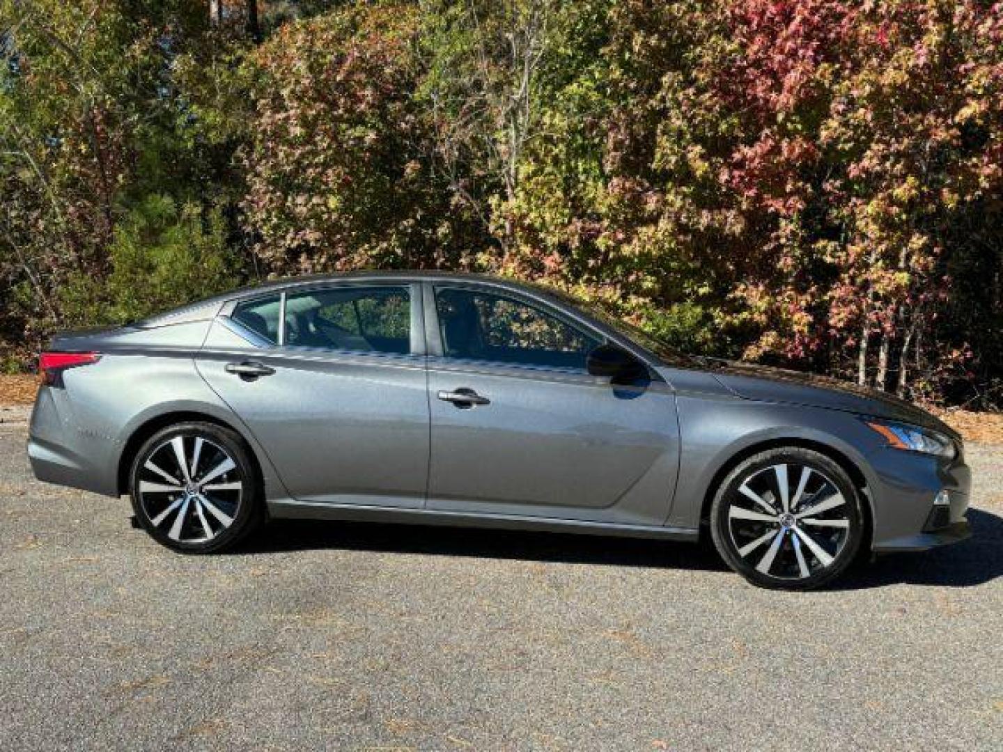 2022 /Sport Nissan Altima 2.5 SR (1N4BL4CV6NN) with an 2.5L L4 DOHC 16V engine, Continuously Variable Transmission transmission, located at 2761 East Hwy 501, Conway, SC, 29526, (843) 331-1151, 33.781528, -78.989883 - 2022 Nissan Altima 2.5 SR - Photo#2