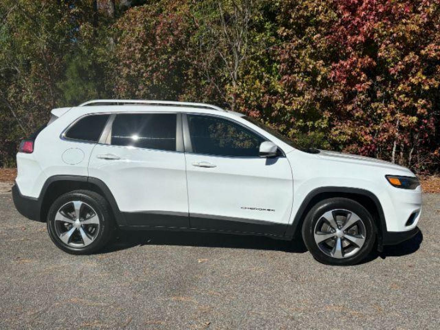 2019 /Black, premium leather Jeep Cherokee Limited FWD (1C4PJLDB2KD) with an 2.4L L4 DOHC 16V engine, 9-Speed Automatic transmission, located at 2761 East Hwy 501, Conway, SC, 29526, (843) 331-1151, 33.781528, -78.989883 - 2019 Jeep Cherokee Limited FWD - Photo#2