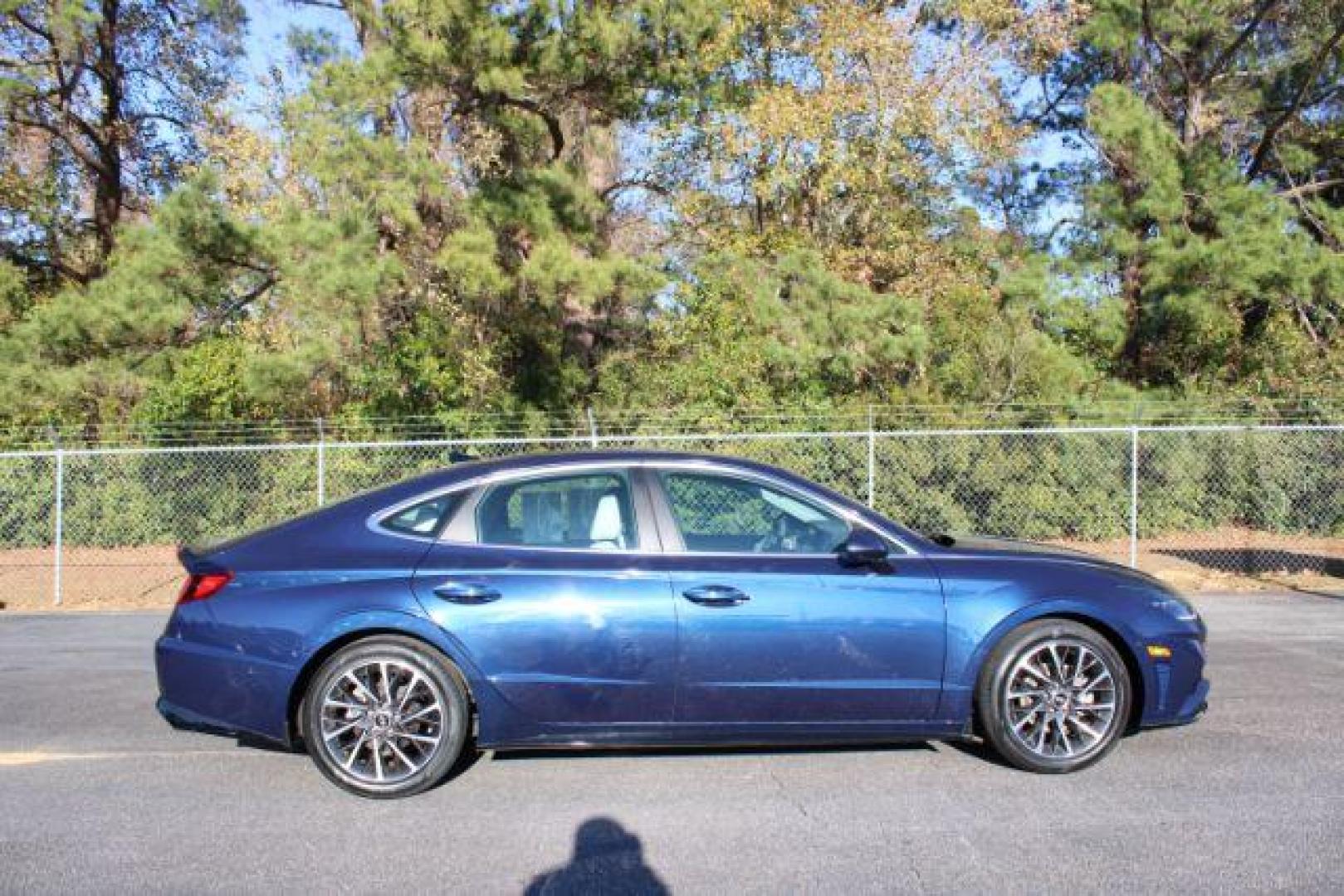 2022 Hyundai Sonata Limited (5NPEH4J22NH) with an 1.6L L4 DOHC 16V TURBO engine, 8-Speed Automatic transmission, located at 9146 Ocean Hwy West, Calabash, NC, 28467, (910) 579-1110, 33.928635, -78.576157 - 2022 Hyundai Sonata Limited - Photo#8