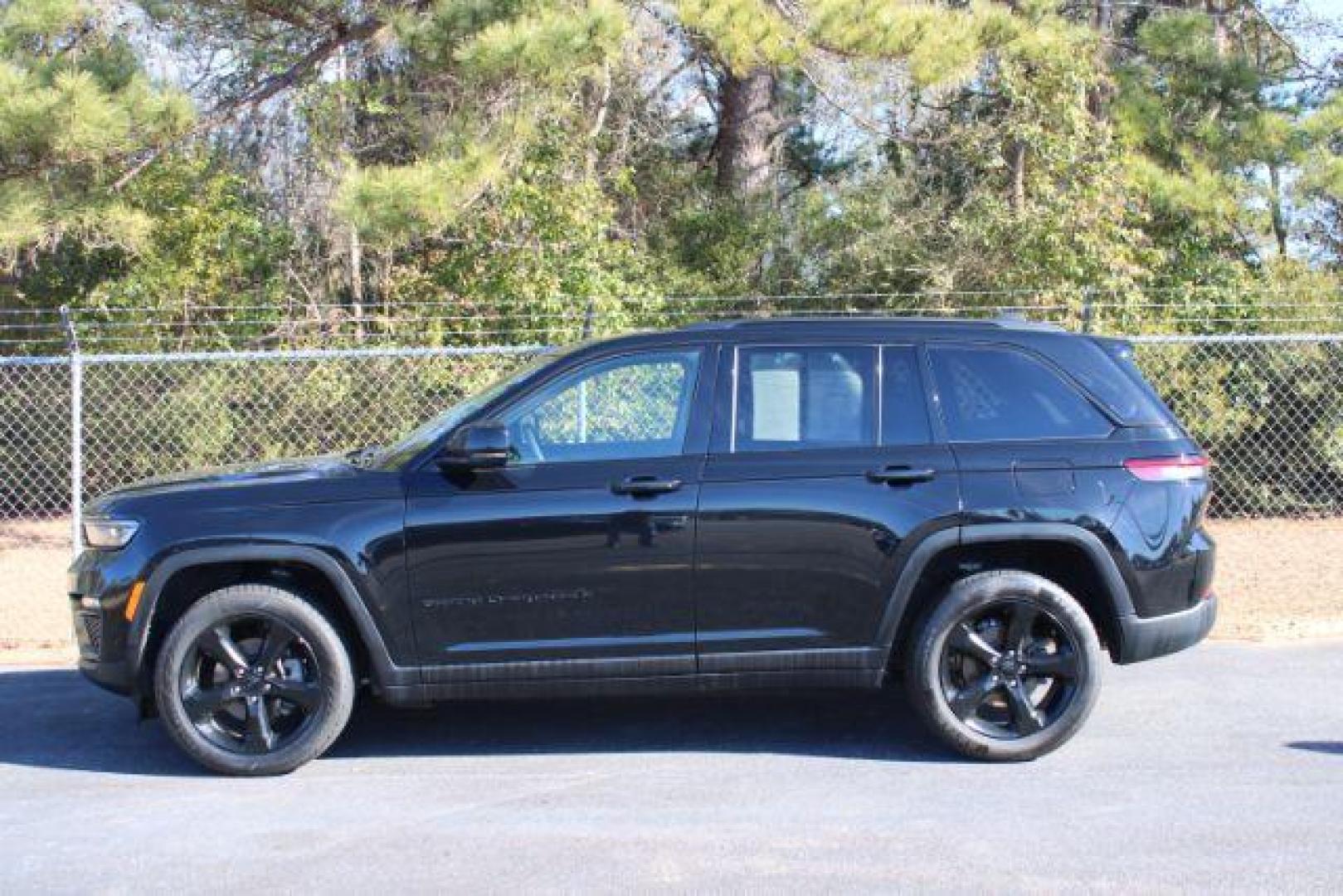 2023 /Global Black Jeep Grand Cherokee Limited 4WD (1C4RJHBGXPC) with an 3.6L V6 DOHC 24V engine, 8-Speed Automatic transmission, located at 9146 Ocean Hwy West, Calabash, NC, 28467, (910) 579-1110, 33.928635, -78.576157 - 2023 Jeep Grand Cherokee Limited 4WD - Photo#3