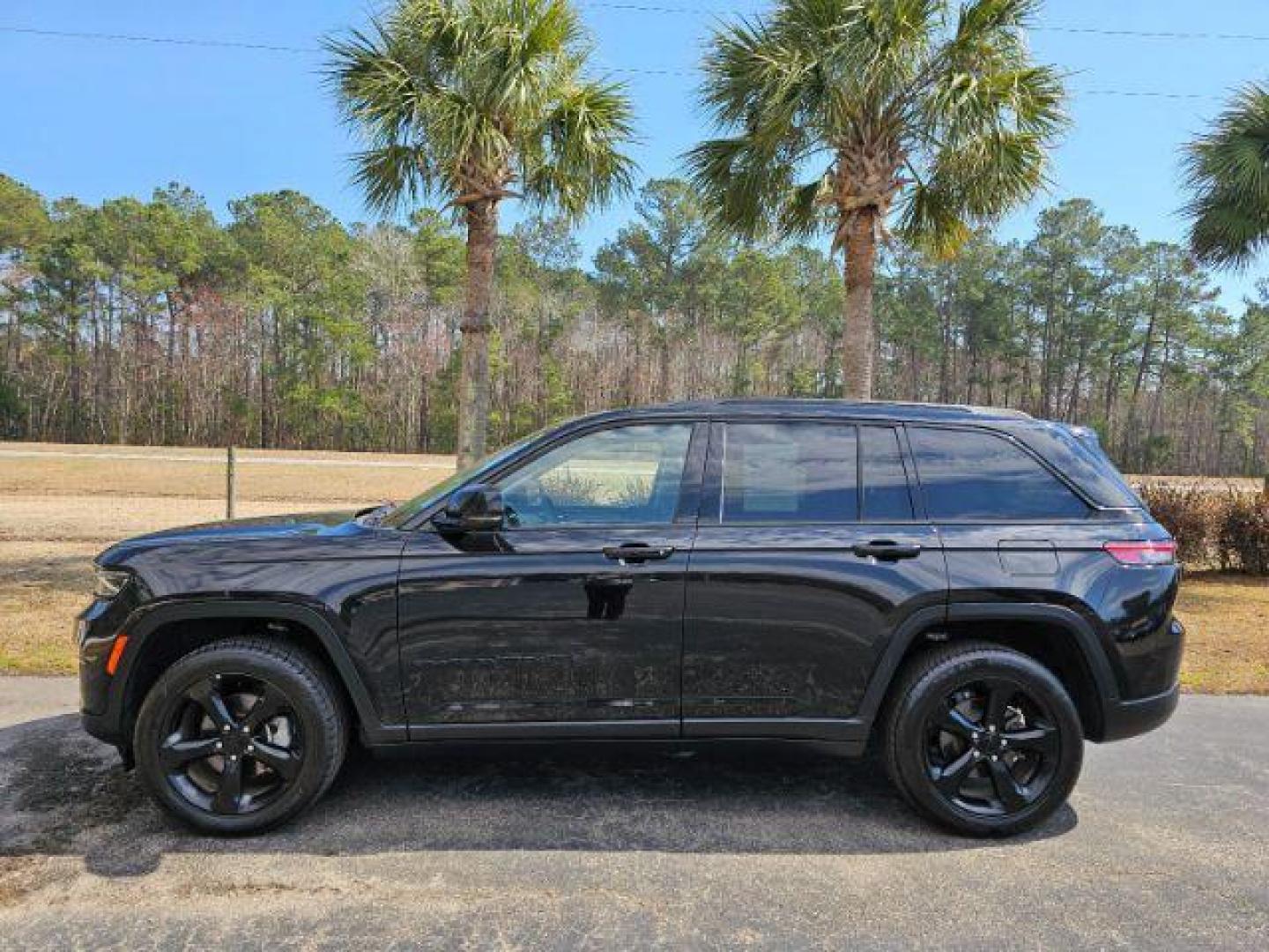 2023 /Global Black Jeep Grand Cherokee Limited 4WD (1C4RJHBGXPC) with an 3.6L V6 DOHC 24V engine, 8-Speed Automatic transmission, located at 9146 Ocean Hwy West, Calabash, NC, 28467, (910) 579-1110, 33.928635, -78.576157 - 2023 Jeep Grand Cherokee Limited 4WD - Photo#2