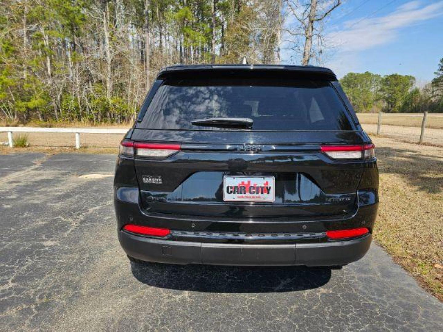 2023 /Global Black Jeep Grand Cherokee Limited 4WD (1C4RJHBGXPC) with an 3.6L V6 DOHC 24V engine, 8-Speed Automatic transmission, located at 9146 Ocean Hwy West, Calabash, NC, 28467, (910) 579-1110, 33.928635, -78.576157 - 2023 Jeep Grand Cherokee Limited 4WD - Photo#3