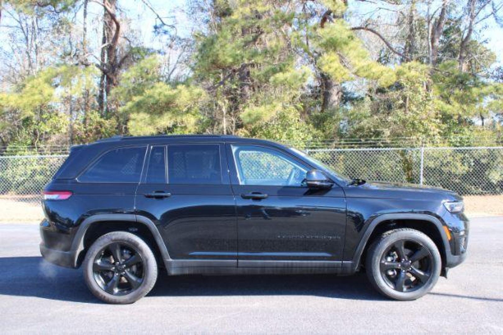 2023 /Global Black Jeep Grand Cherokee Limited 4WD (1C4RJHBGXPC) with an 3.6L V6 DOHC 24V engine, 8-Speed Automatic transmission, located at 3598 James B White Hwy South, Whiteville, NC, 28472, (910) 642-3196, 34.294846, -78.732613 - 2023 Jeep Grand Cherokee Limited 4WD - Photo#4