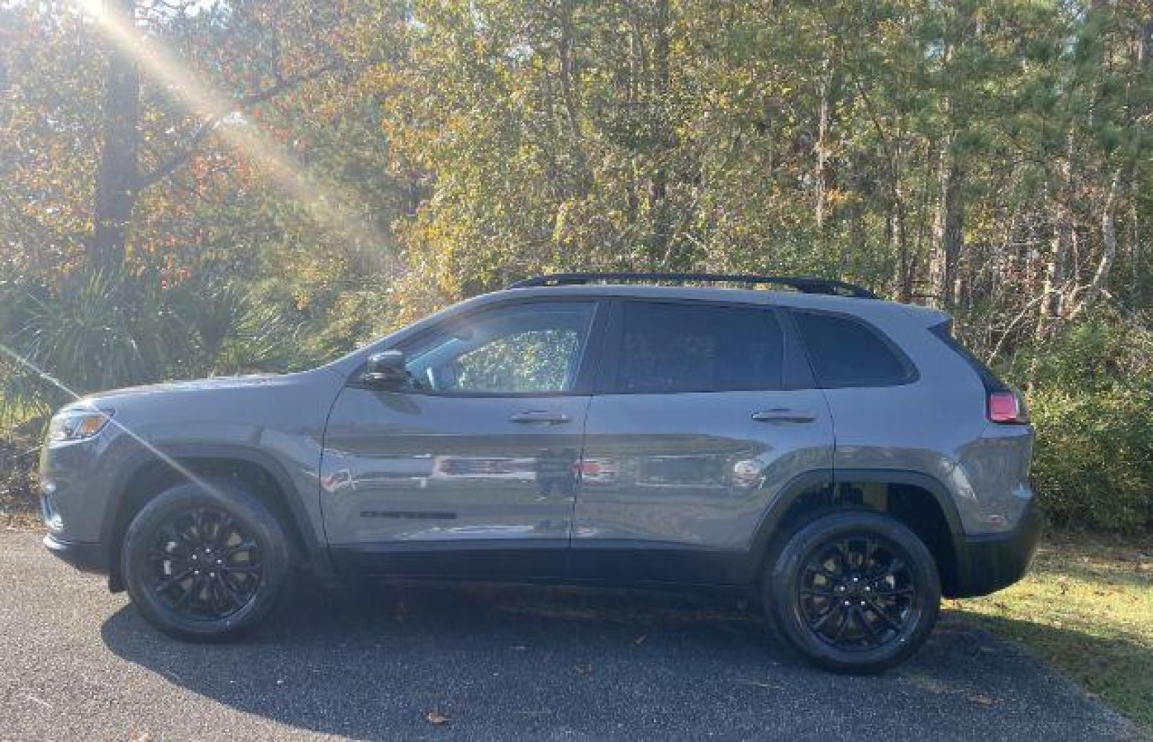 2023 /Black Jeep Cherokee Latitude Lux 4WD (1C4PJMMB7PD) with an 2.4L L4 DOHC 16V engine, 9-Speed Automatic transmission, located at 9146 Ocean Hwy West, Calabash, NC, 28467, (910) 579-1110, 33.928635, -78.576157 - 2023 Jeep Cherokee Latitude Lux 4WD - Photo#2